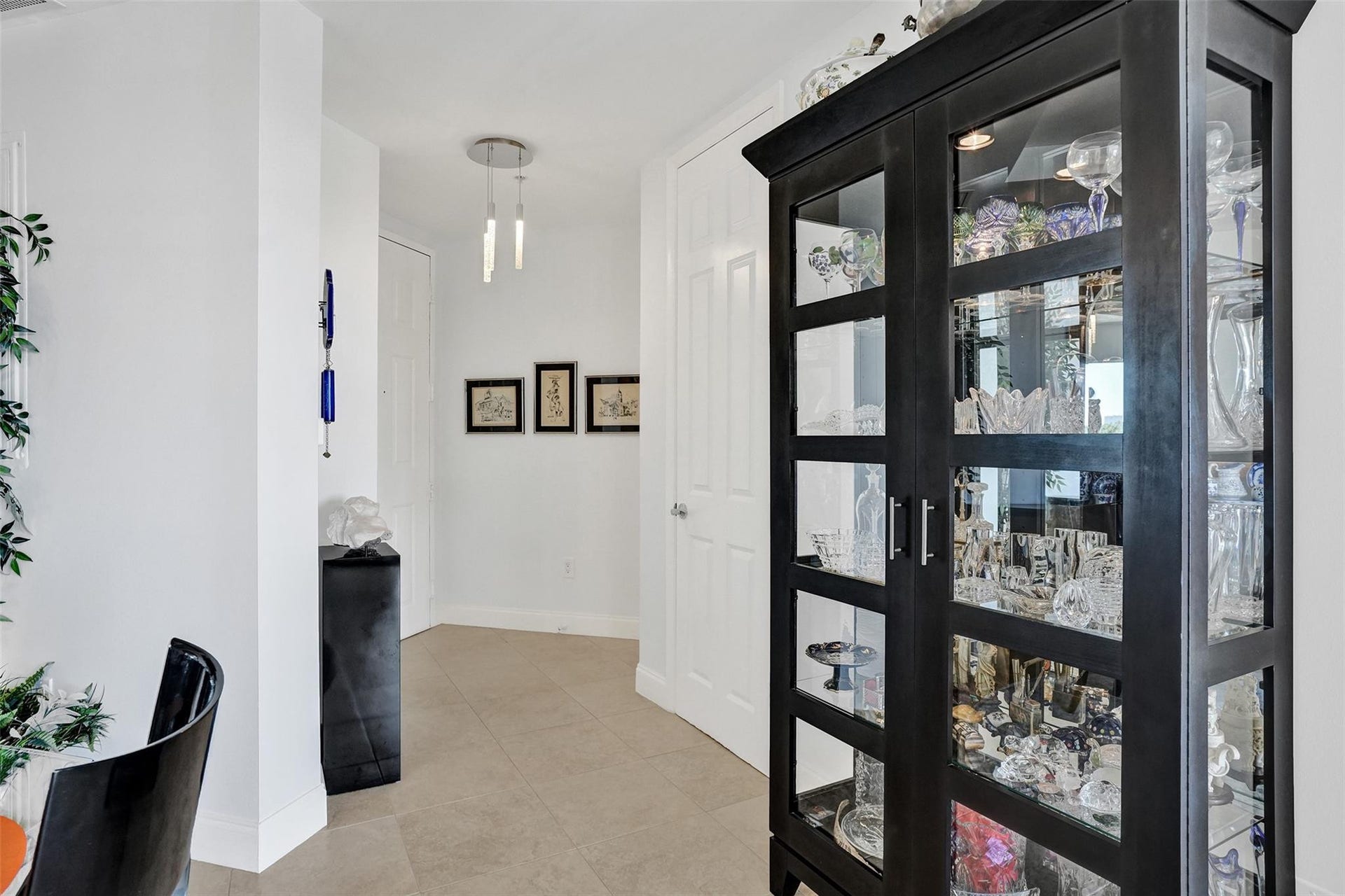 2601 NE 14th Avenue, #401, Wilton Manors, FL 33334 Entry