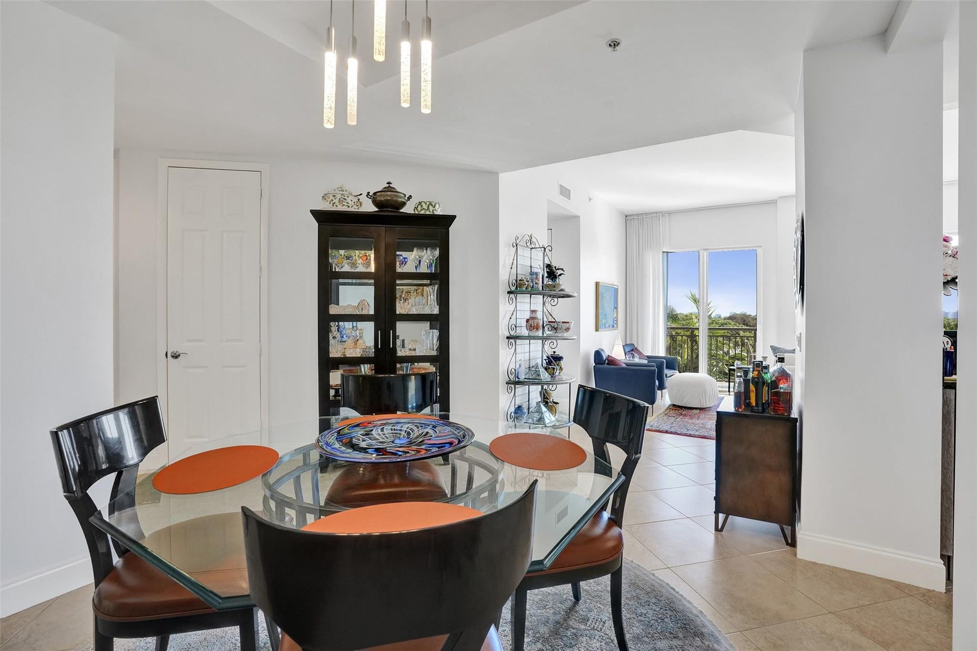 2601 NE 14th Avenue, #401, Wilton Manors, FL 33334 Dining area
