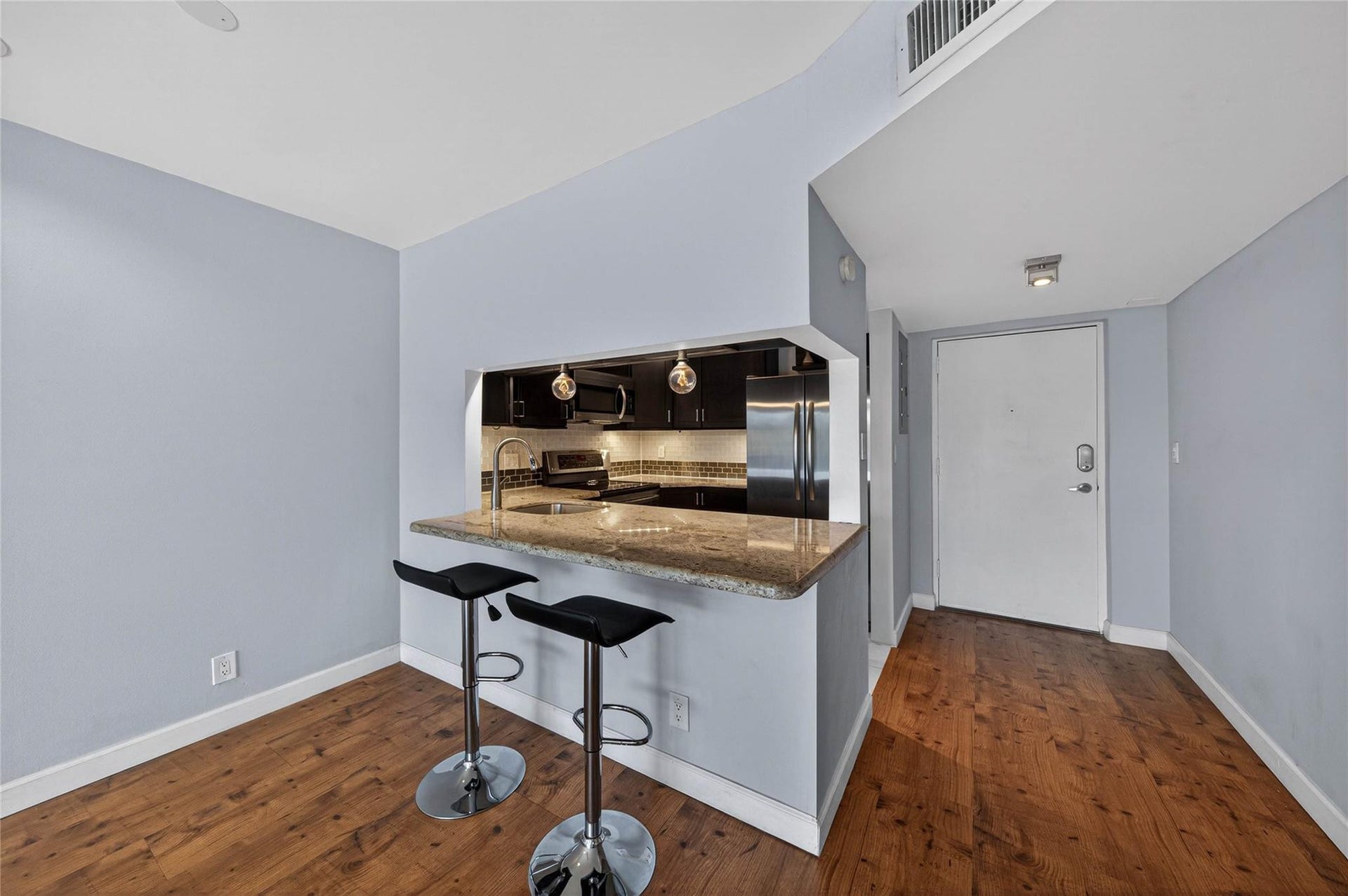 3004 NE 5th Terrace, #305-C, Wilton Manors, FL 33334 Photo 9