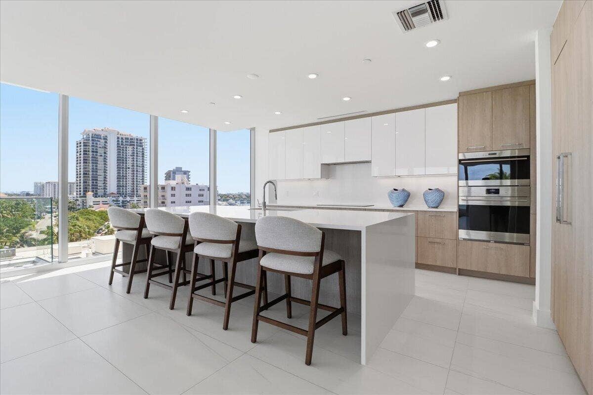 153 N Seabreeze Boulevard, #S-502, Fort Lauderdale, FL 33304 11-IMG_7366