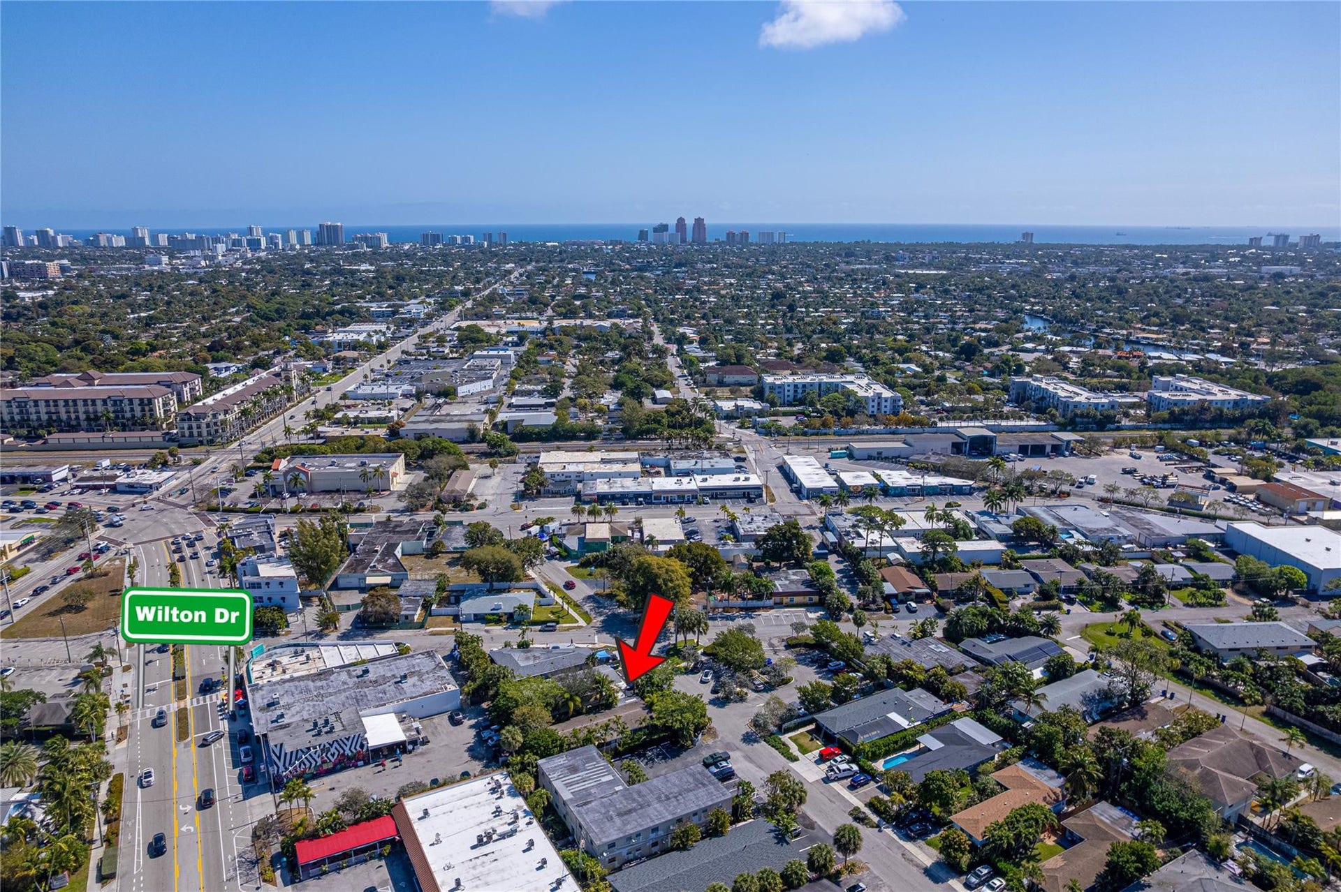 Located a short distance to Wilton Drive shops and restaurants and approximately 1.5-2 miles to the beach.