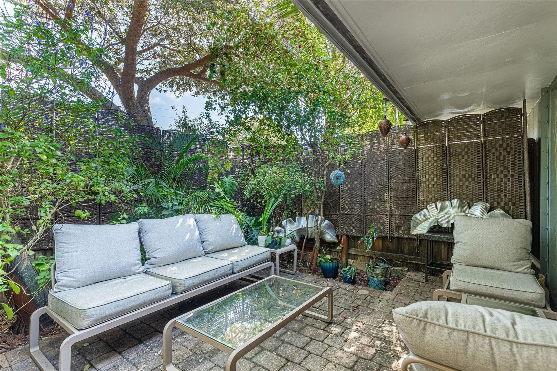 Private patio for unit 1013.
