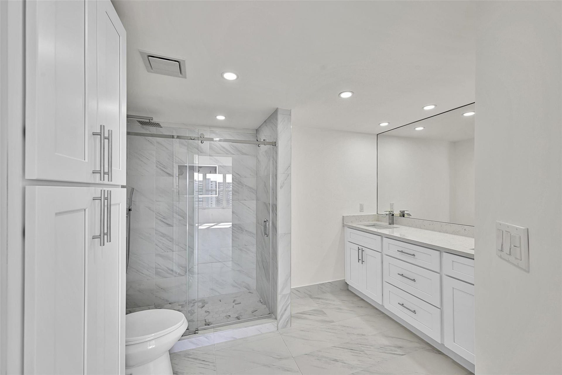 3700 Galt Ocean Drive, #1215, Fort Lauderdale, FL 33308 Primary Bathroom