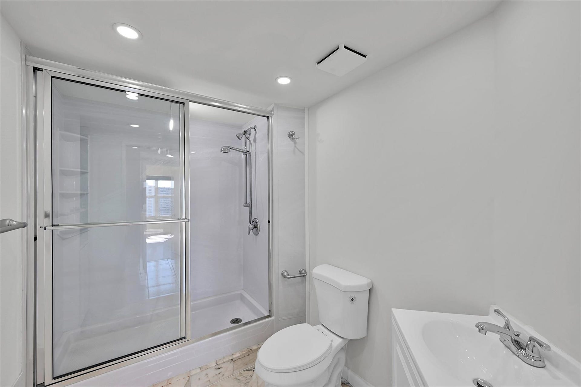 3700 Galt Ocean Drive, #1215, Fort Lauderdale, FL 33308 Bathroom 2