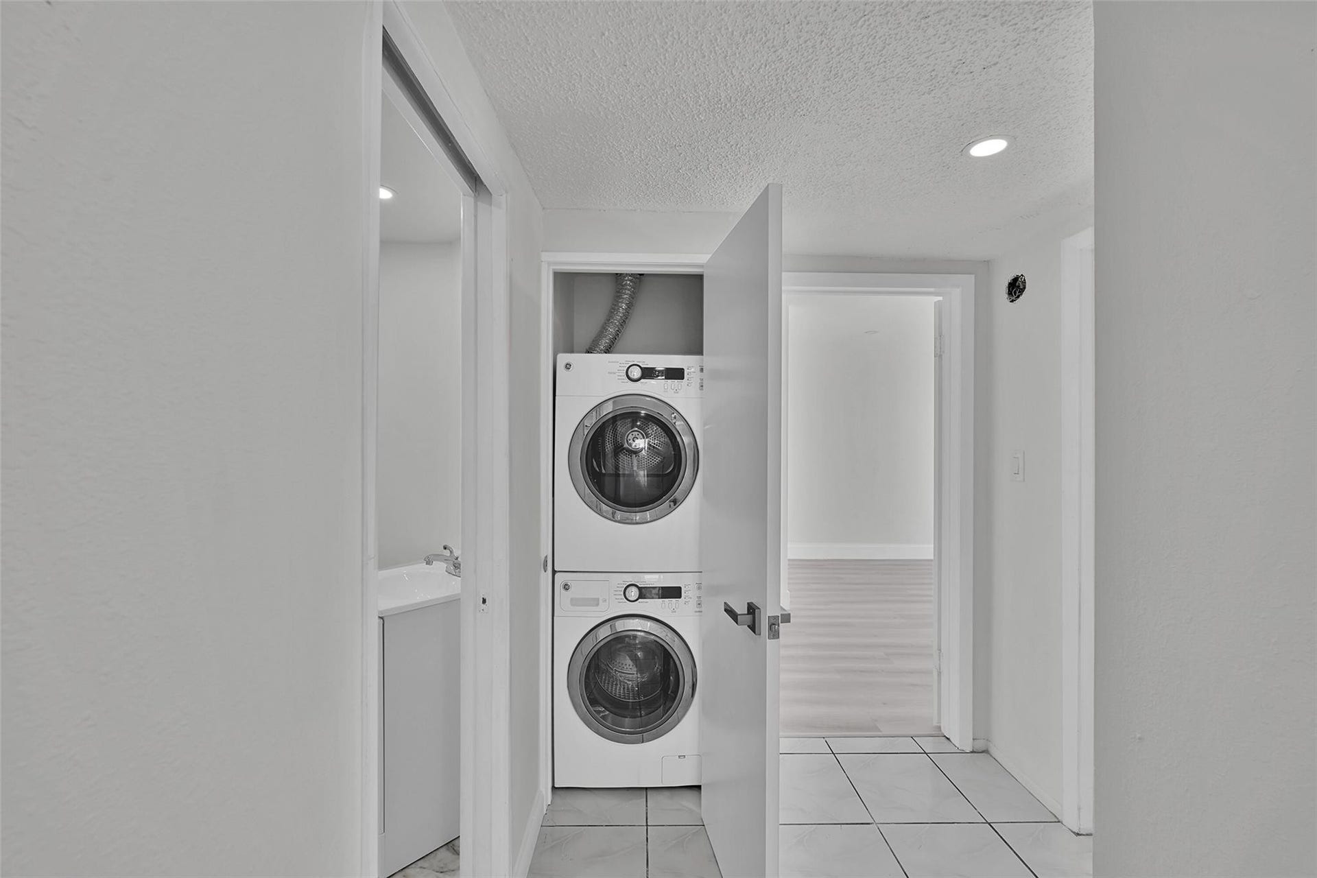 3700 Galt Ocean Drive, #1215, Fort Lauderdale, FL 33308 Laundry in Unit