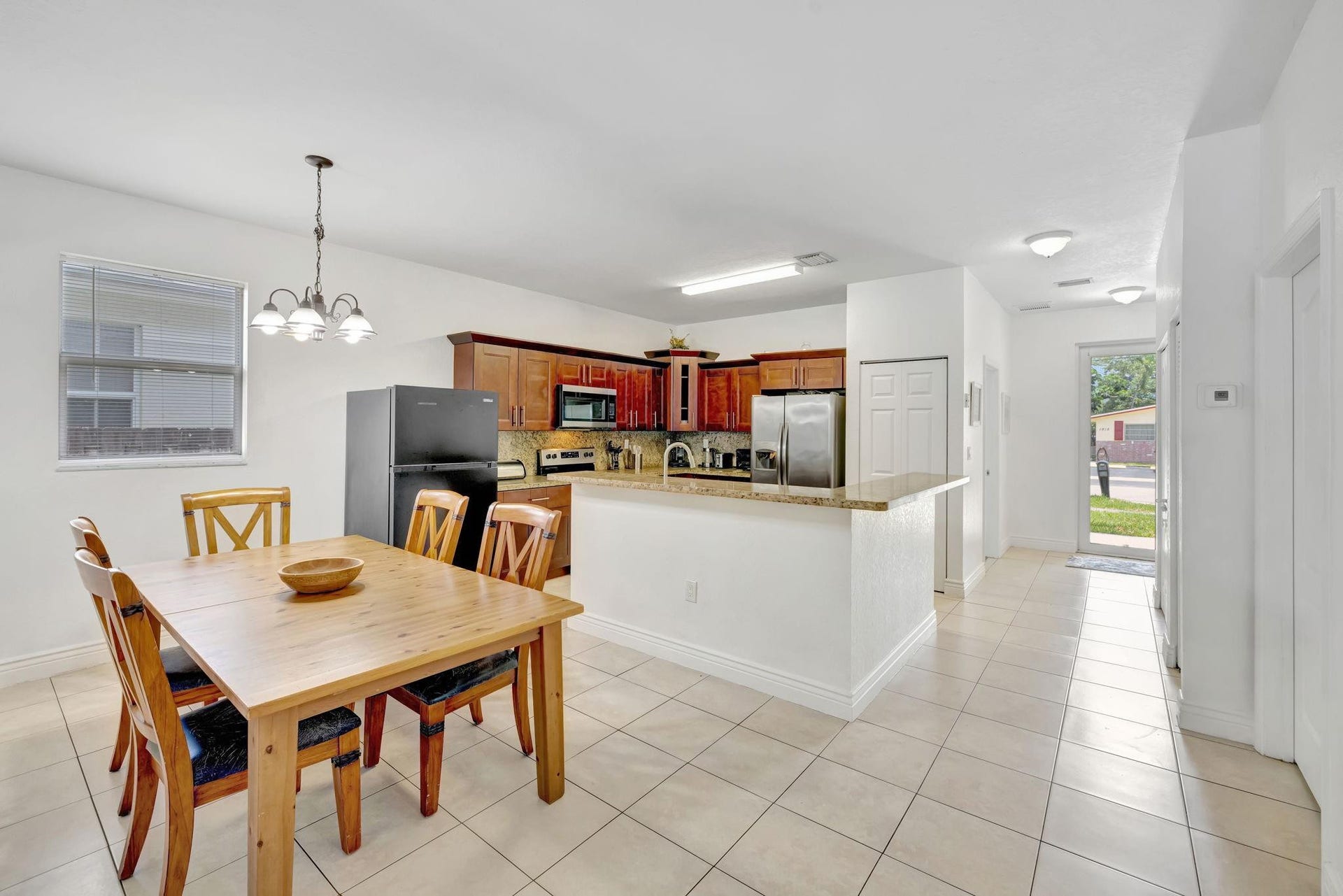 1816 SW 21st Street, Fort Lauderdale, FL 33315 Dining Area