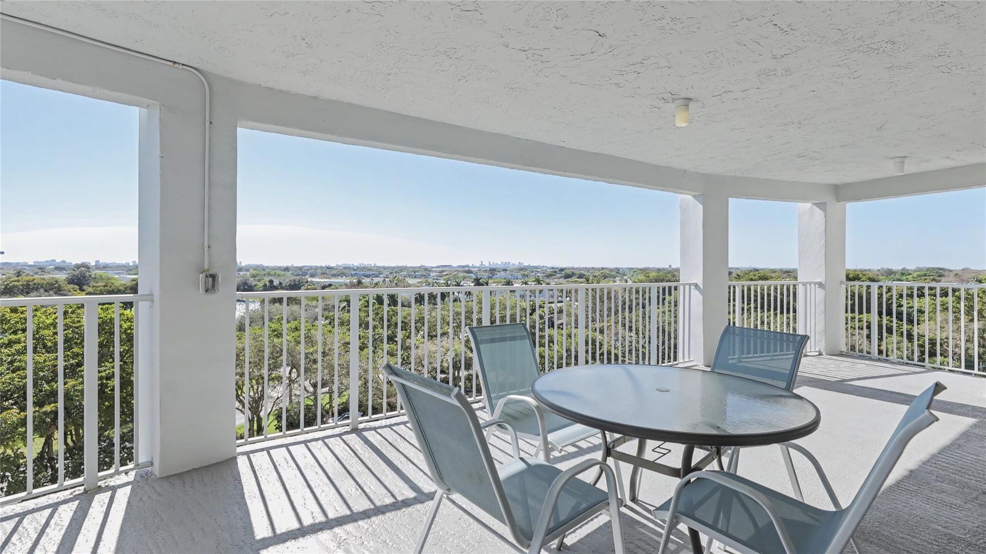 625 Oaks Drive, #808, Pompano Beach, FL 33069 Photo 3