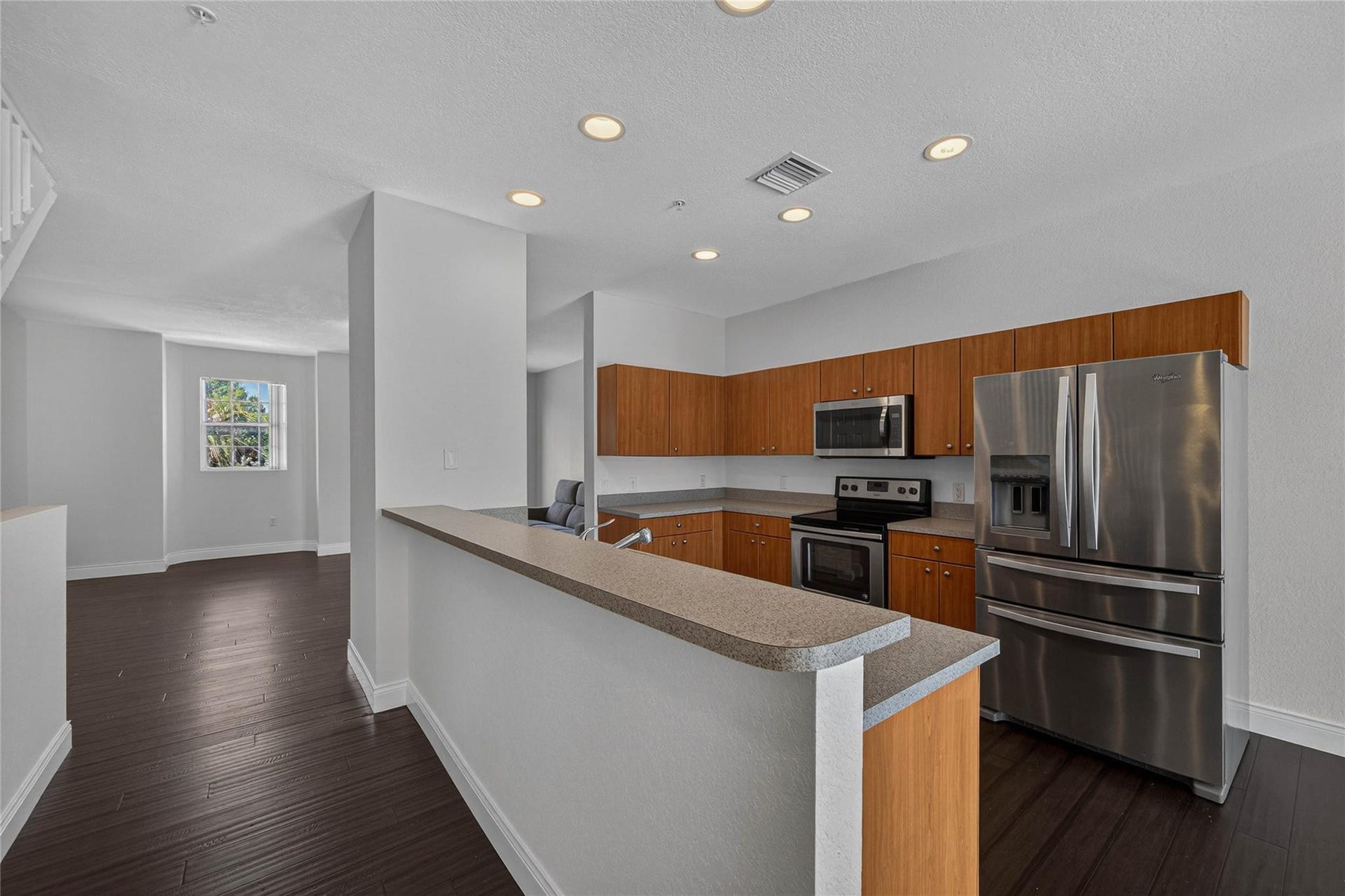 OPEN FLOOR PLAN