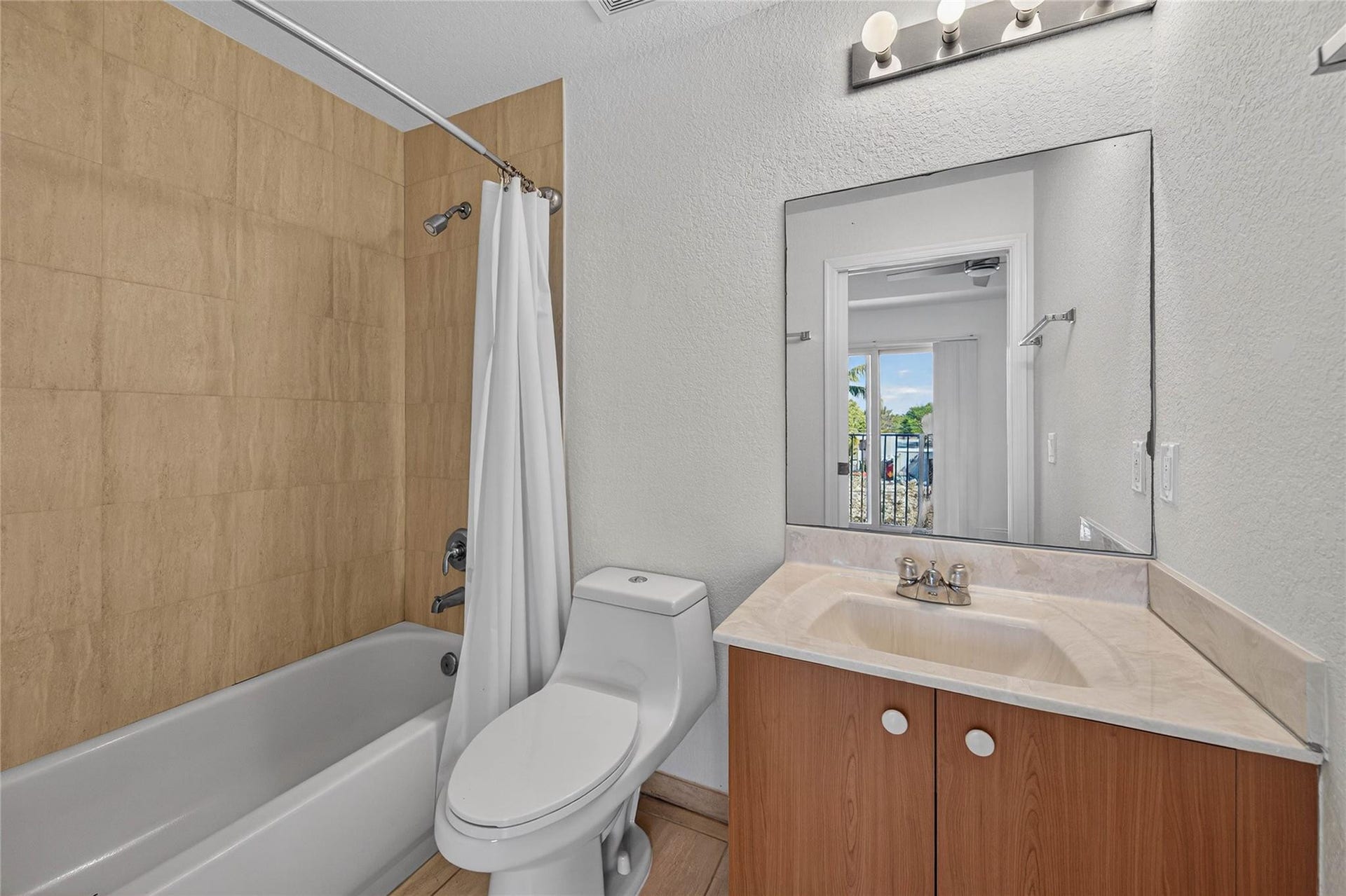 Guest bath with tub.
