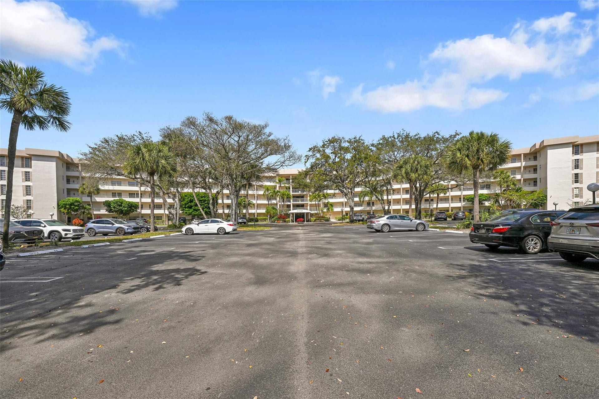 3960 Oaks Clubhouse Drive, #407, Pompano Beach, FL 33069 Photo 3
