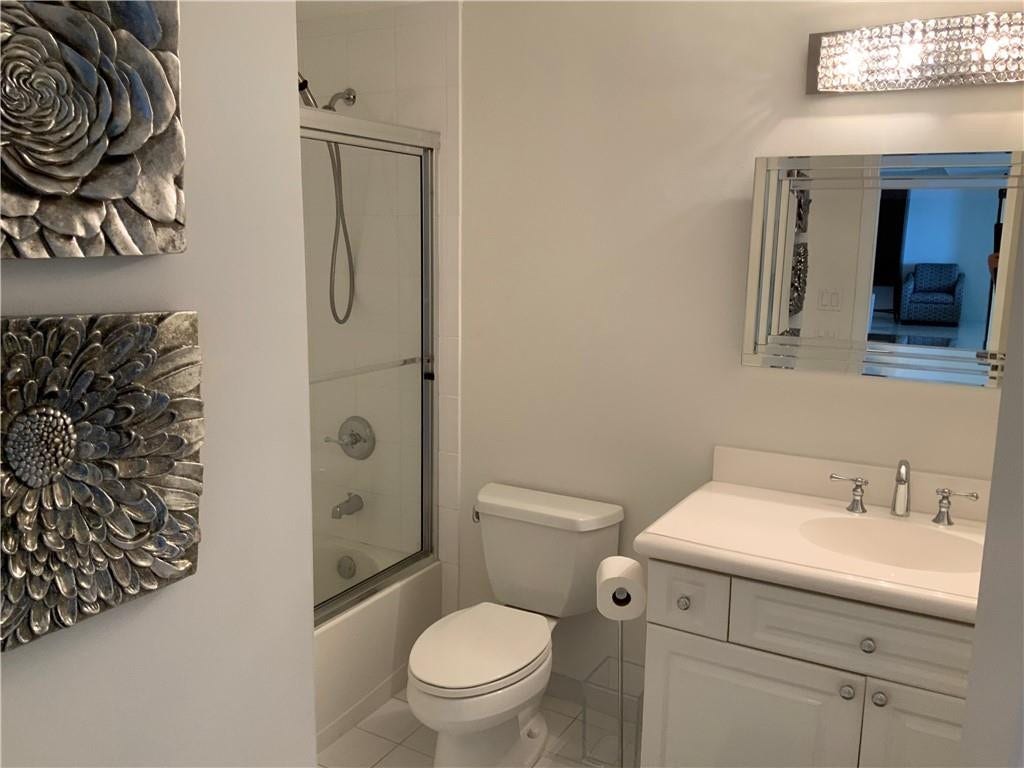 3100 N Ocean Boulevard, #606, Fort Lauderdale, Fort Lauderdale, FL 33308 Guest bath