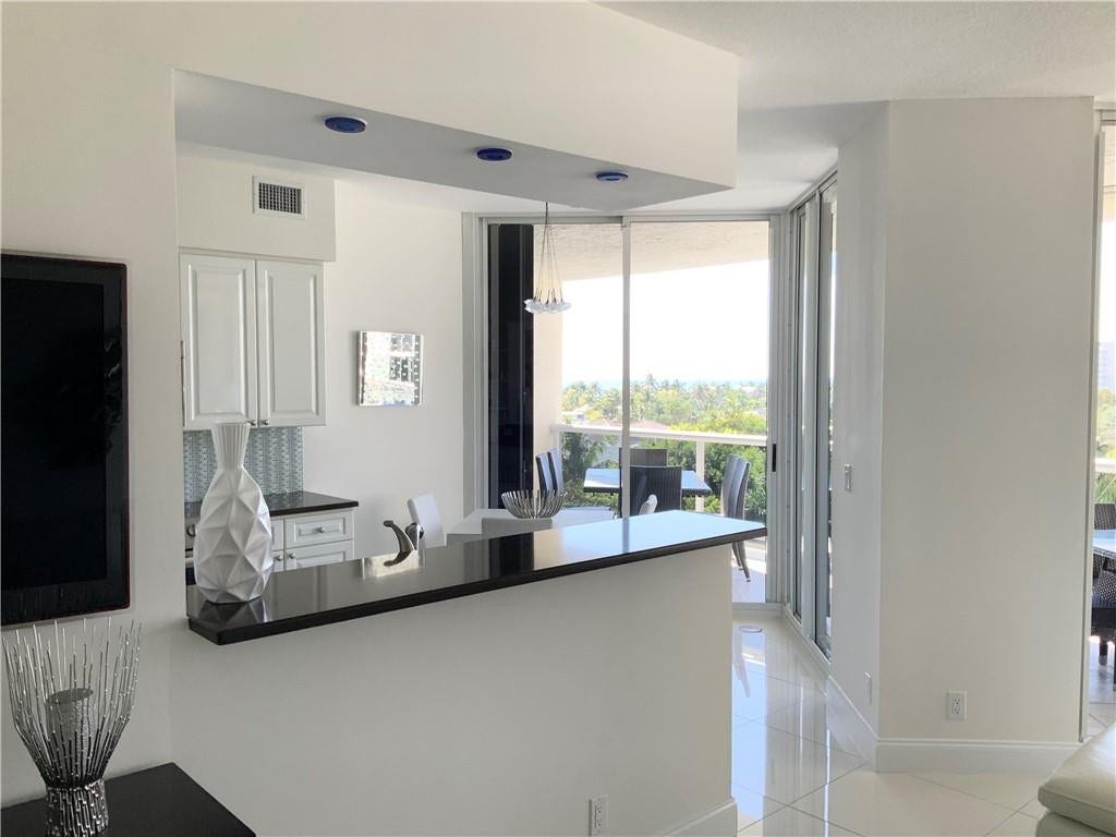 3100 N Ocean Boulevard, #606, Fort Lauderdale, Fort Lauderdale, FL 33308 Open kitchen