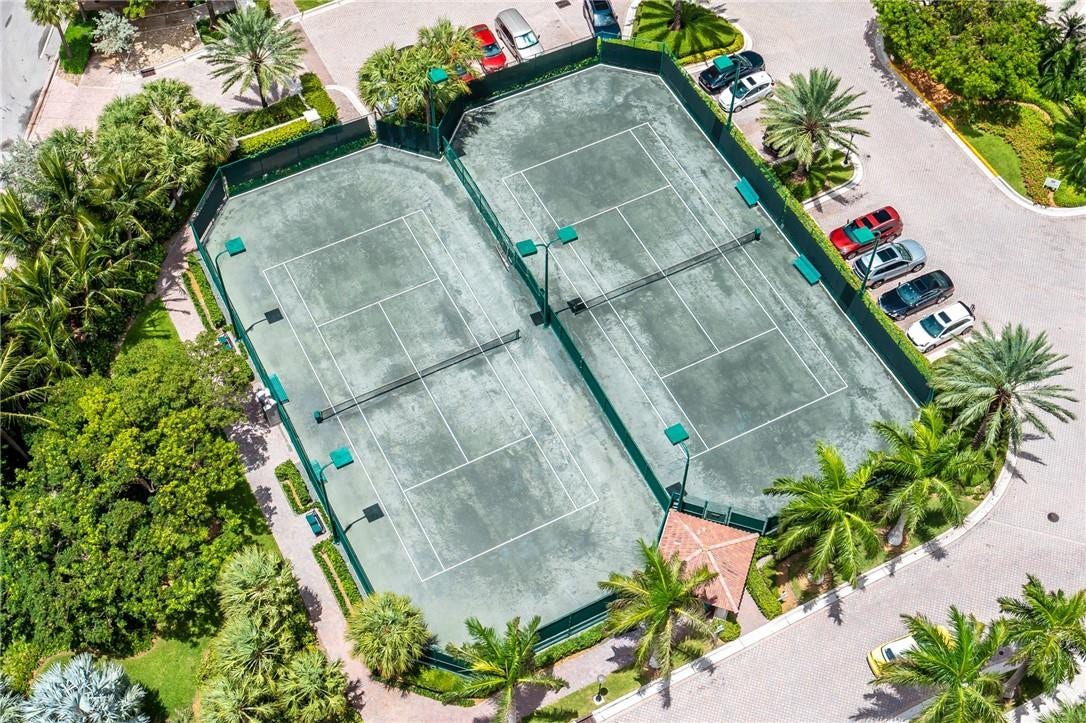 3100 N Ocean Boulevard, #606, Fort Lauderdale, Fort Lauderdale, FL 33308 2 Har-Tru tennis corts