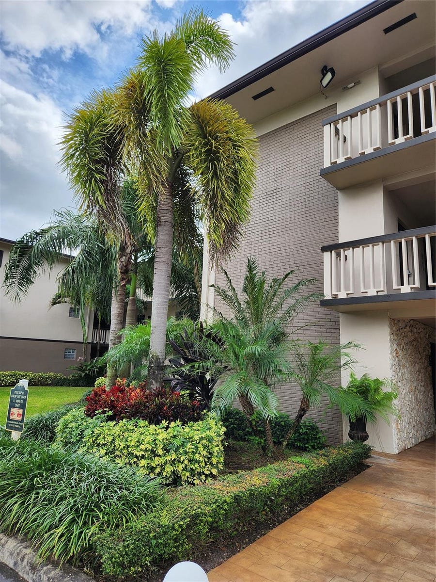 Property photo for 4900 Washington Street, #309, Hollywood, FL