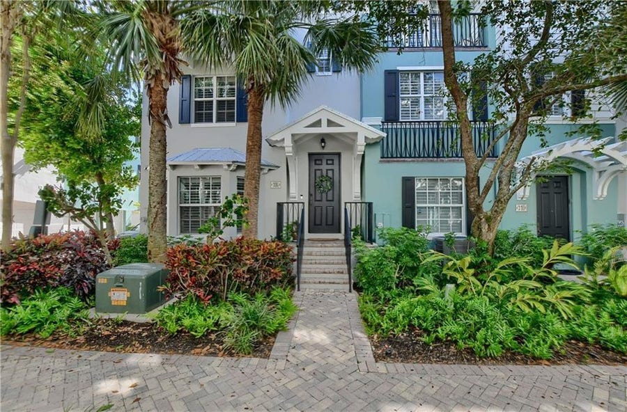 Property photo for 306 E Mallory Circle, Delray Beach, FL