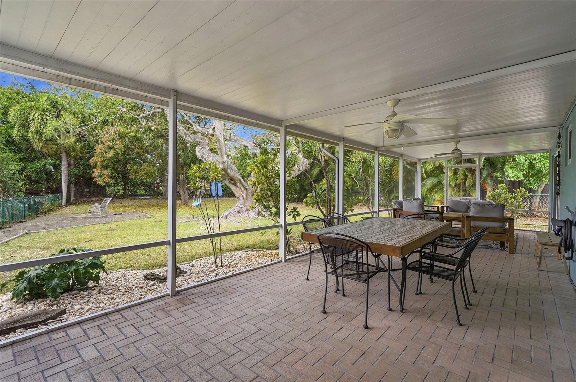 649 NW 30th Street, Wilton Manors, FL 33311 Screened in Porch