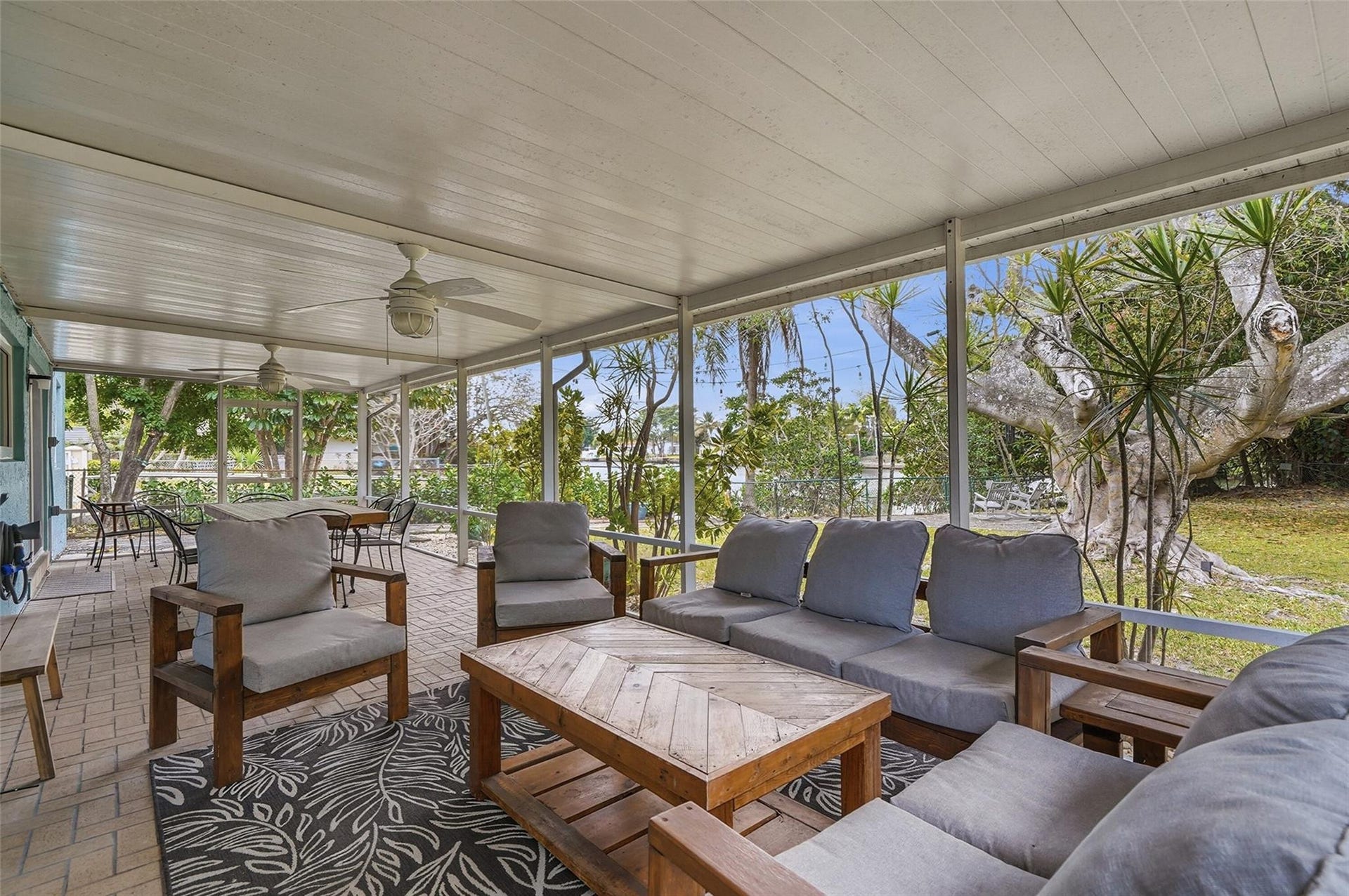 649 NW 30th Street, Wilton Manors, FL 33311 Screened in Porch