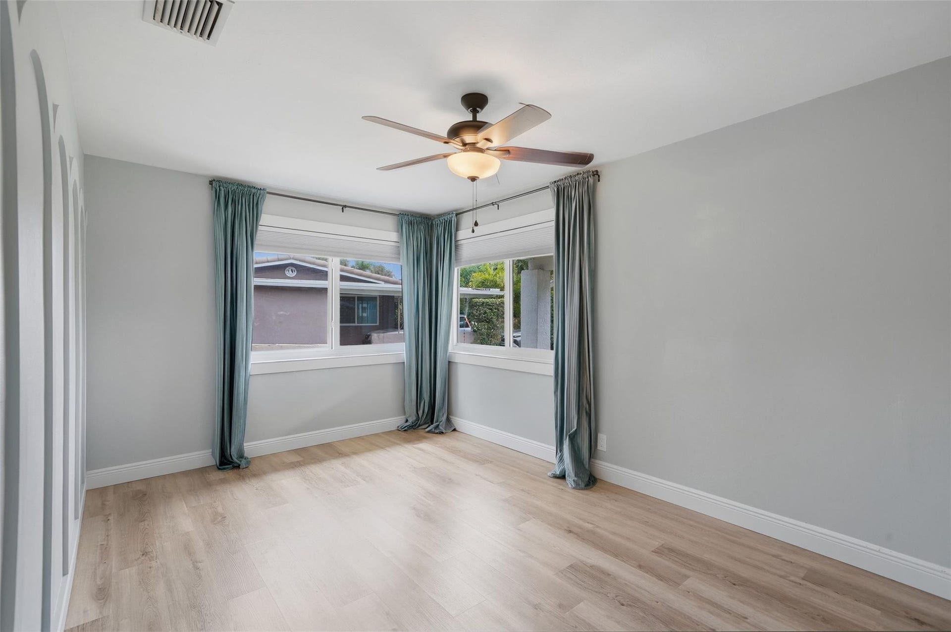 649 NW 30th Street, Wilton Manors, FL 33311 Photo 4