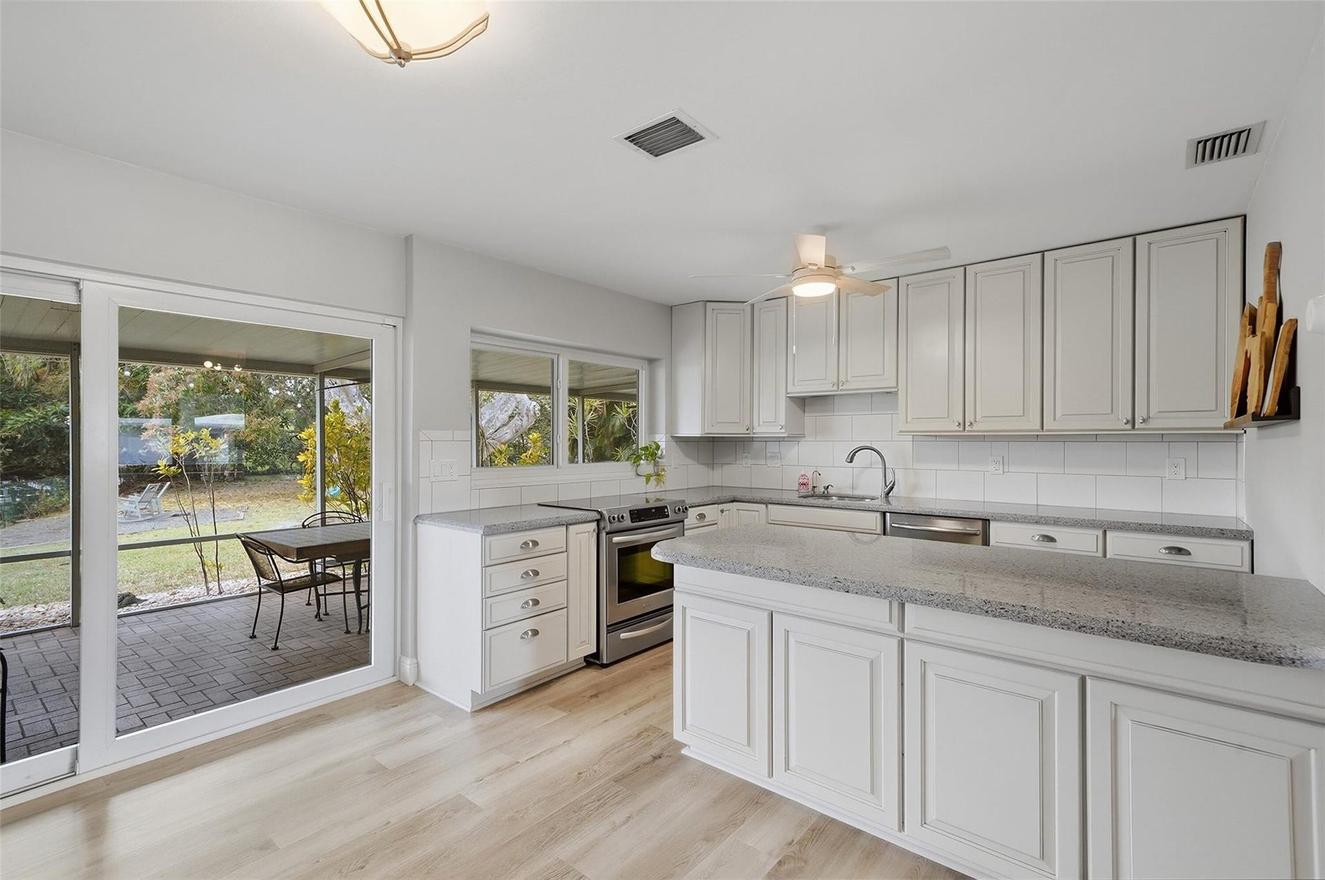 649 NW 30th Street, Wilton Manors, FL 33311 Photo 9