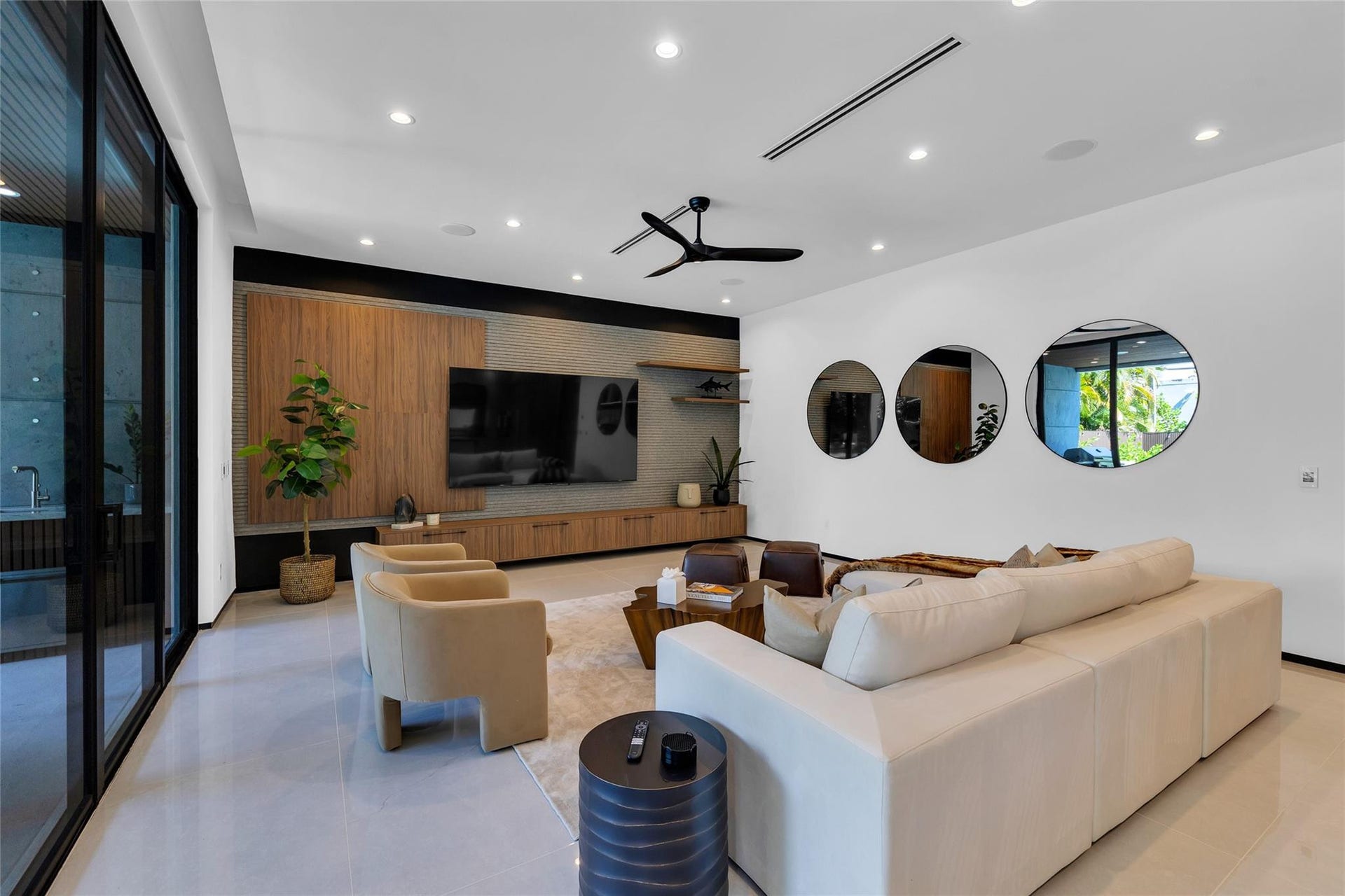 727 NE 17th Way, Fort Lauderdale, Fort Lauderdale, FL 33304 727 NE 17th Way, Fort Lauderdale, Fort Lauderdale, FL 33304