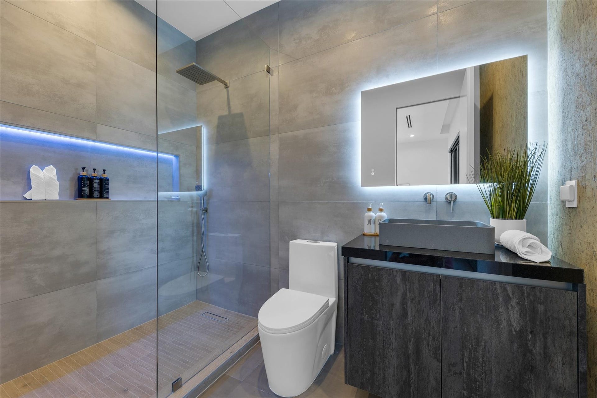 727 NE 17th Way, Fort Lauderdale, Fort Lauderdale, FL 33304 727 NE 17th Way, Fort Lauderdale, Fort Lauderdale, FL 33304