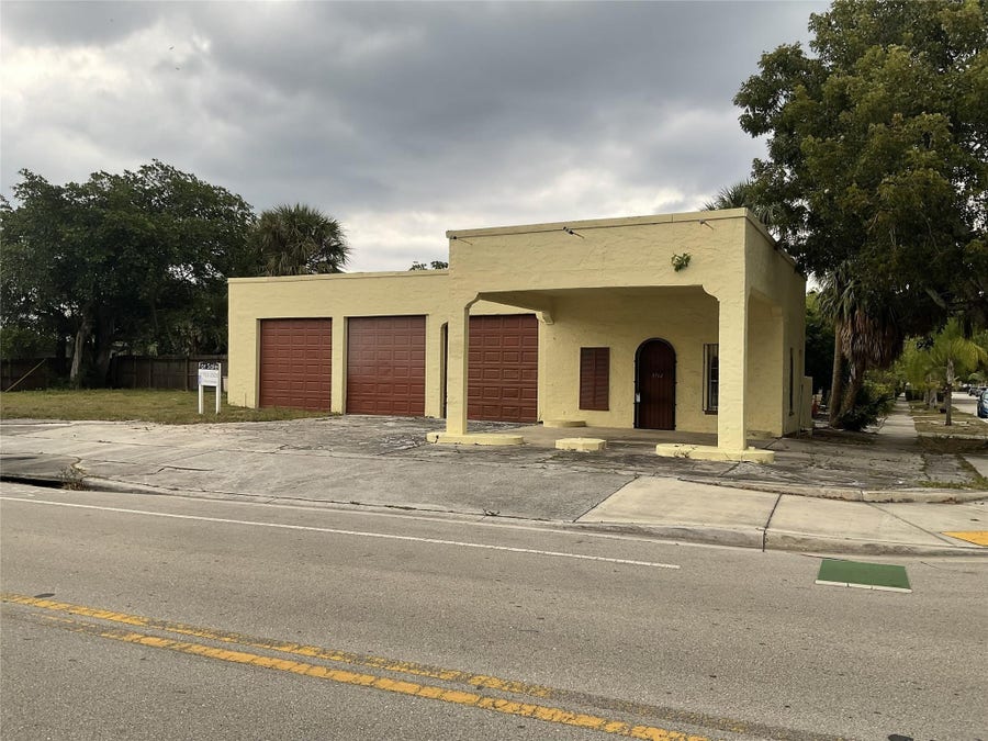 Property photo for 3712 S Olive Avenue, West Palm Beach, FL