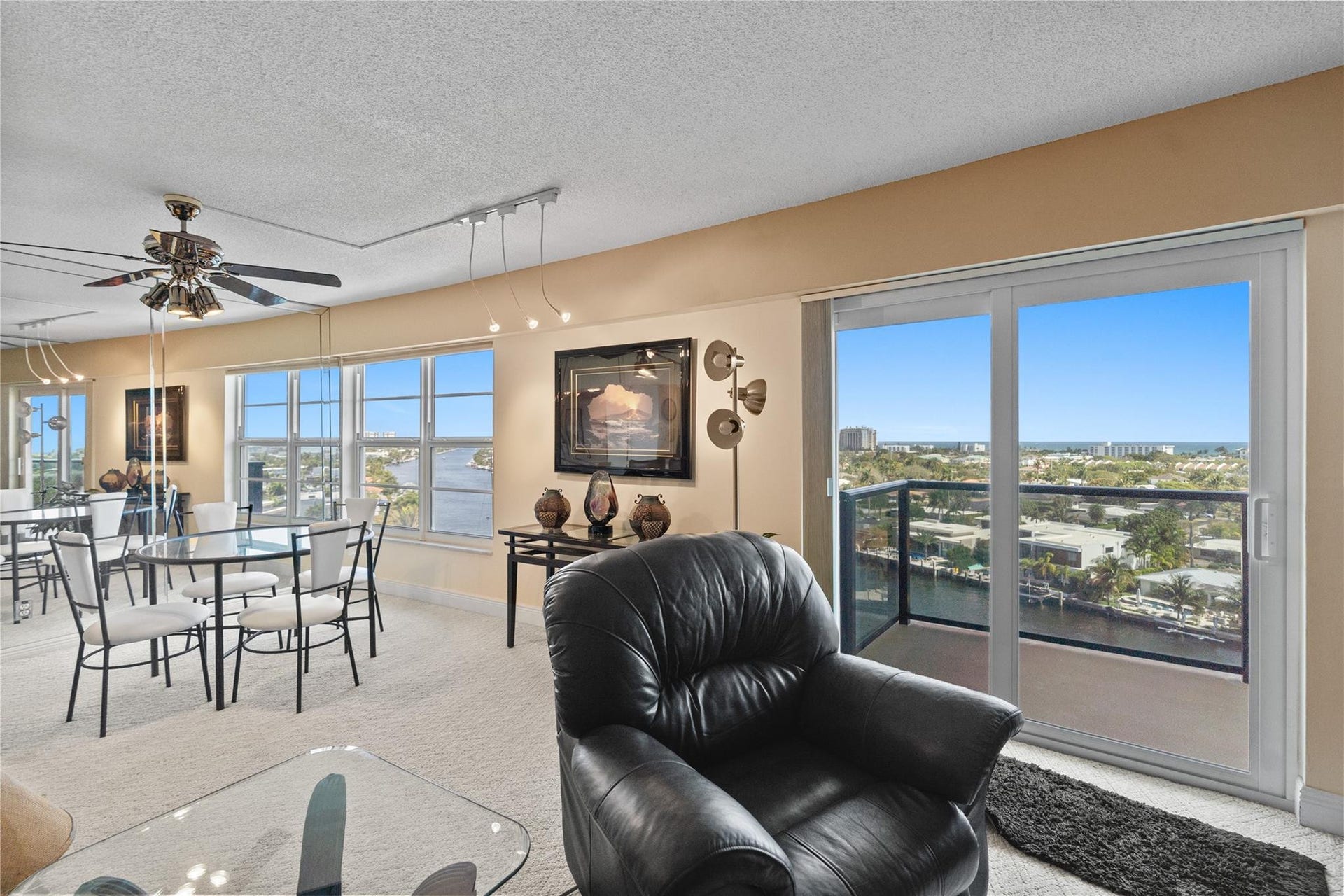 LIVING ROOM/ DINING ROOM