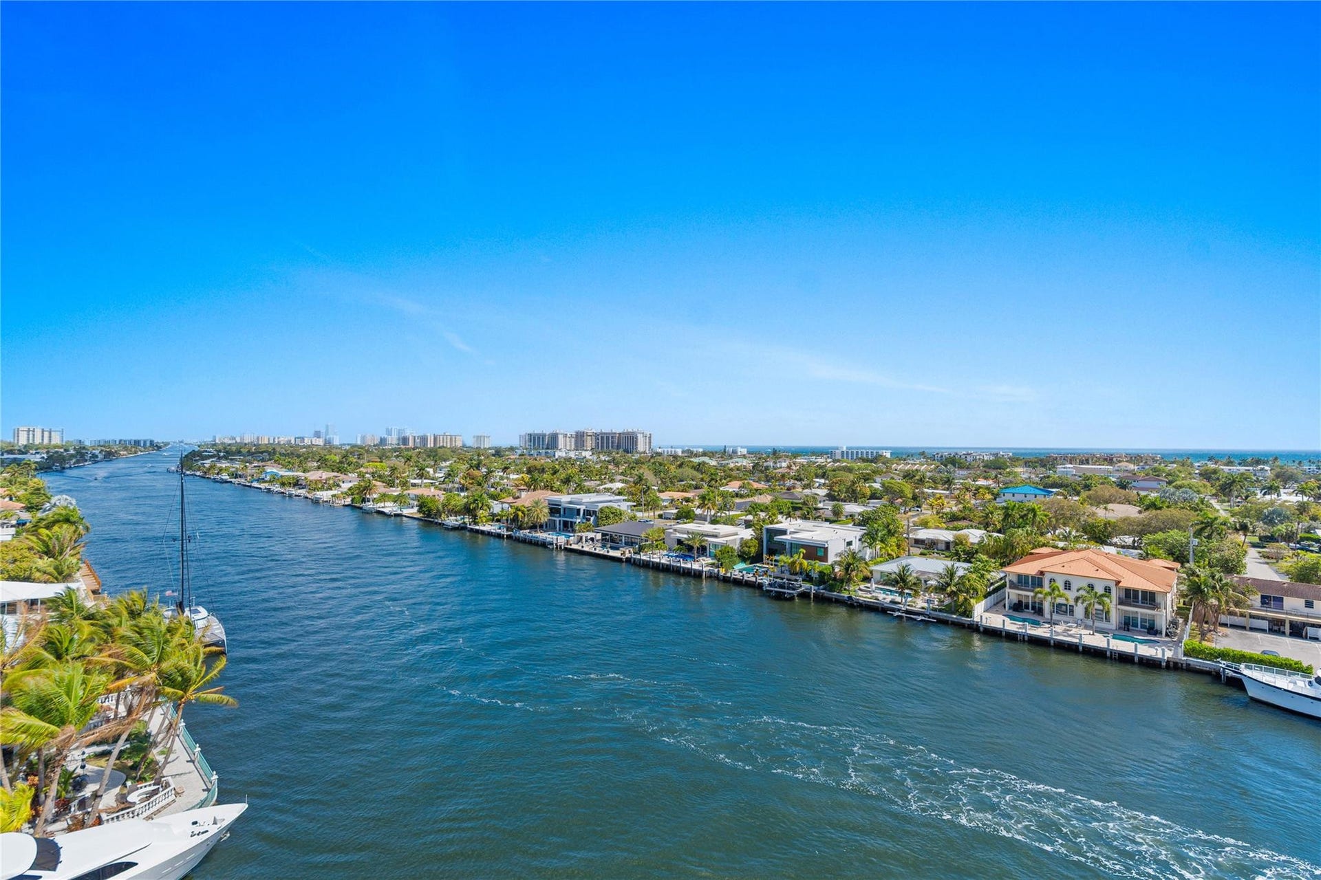 DIRECT INTRACOASTAL VIEW