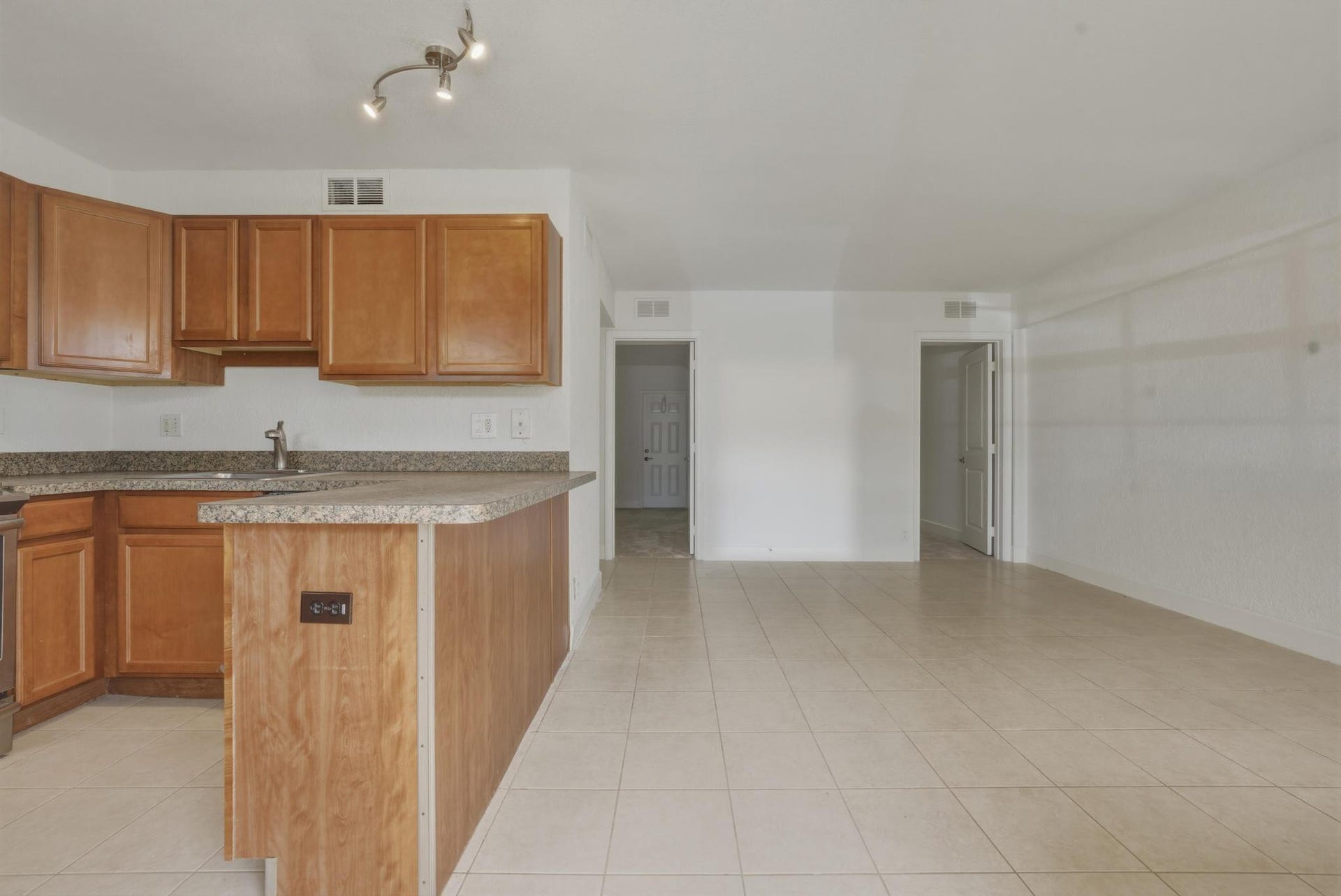 2660 NE 8th Avenue, #102, Wilton Manors, FL 33334 2660 NE 8th Avenue, #102, Wilton Manors, FL 33334