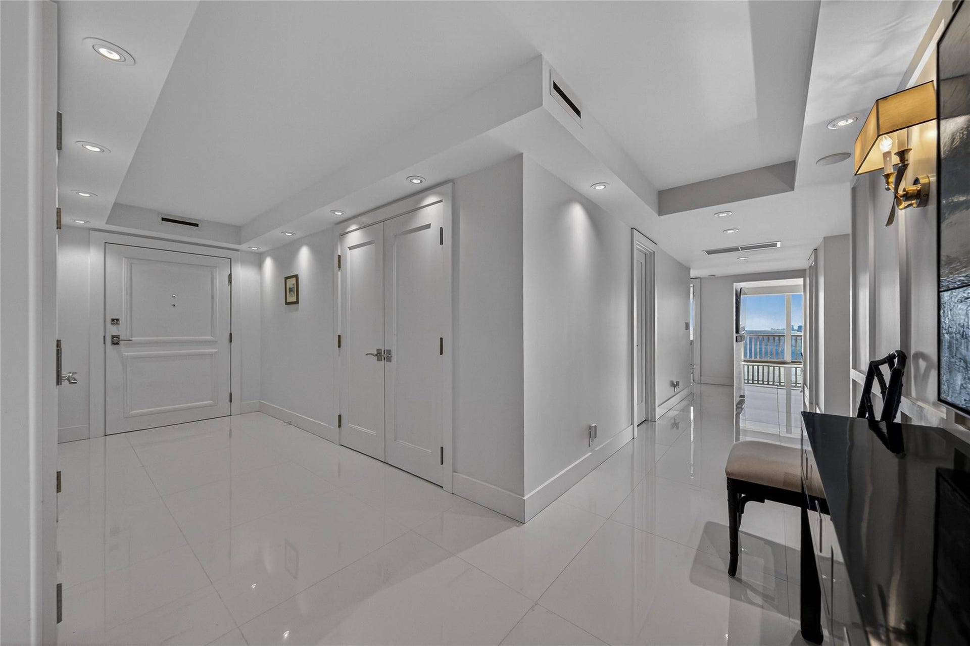 Entrance Foyer & Hallway