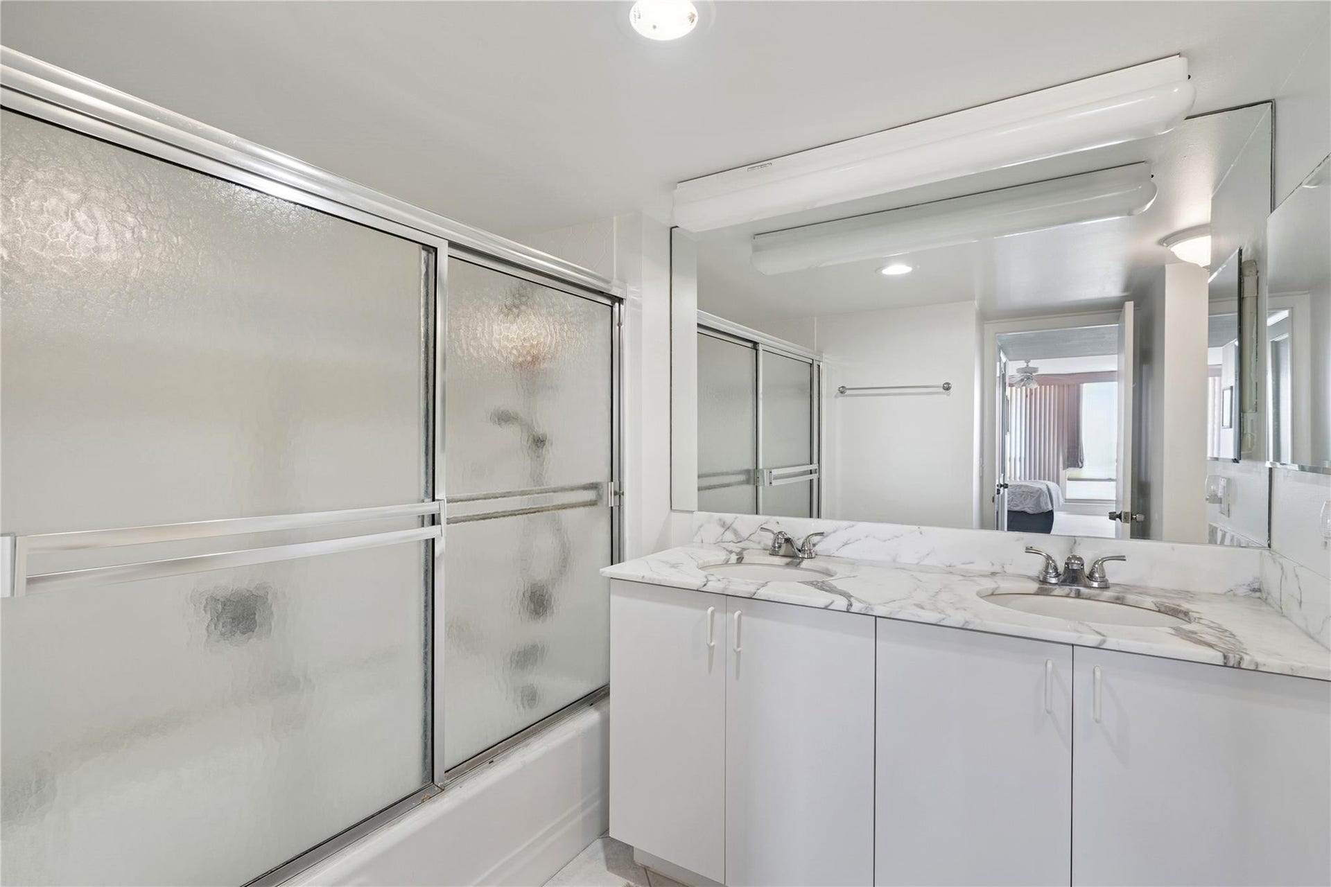 4020 Galt Ocean Drive, #1101, Fort Lauderdale, FL 33308 primary bathroom