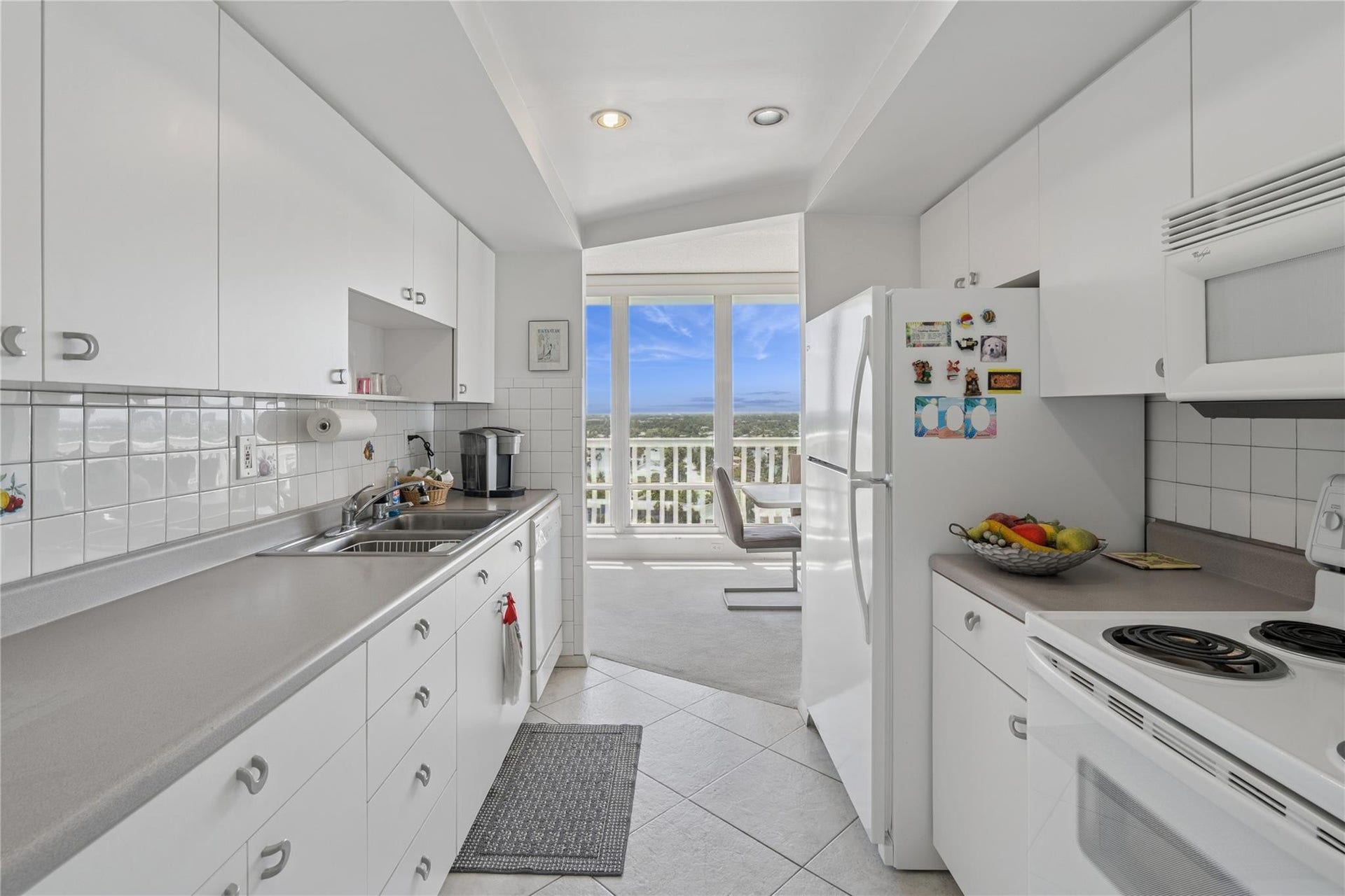 4020 Galt Ocean Drive, #1101, Fort Lauderdale, FL 33308 kitchen