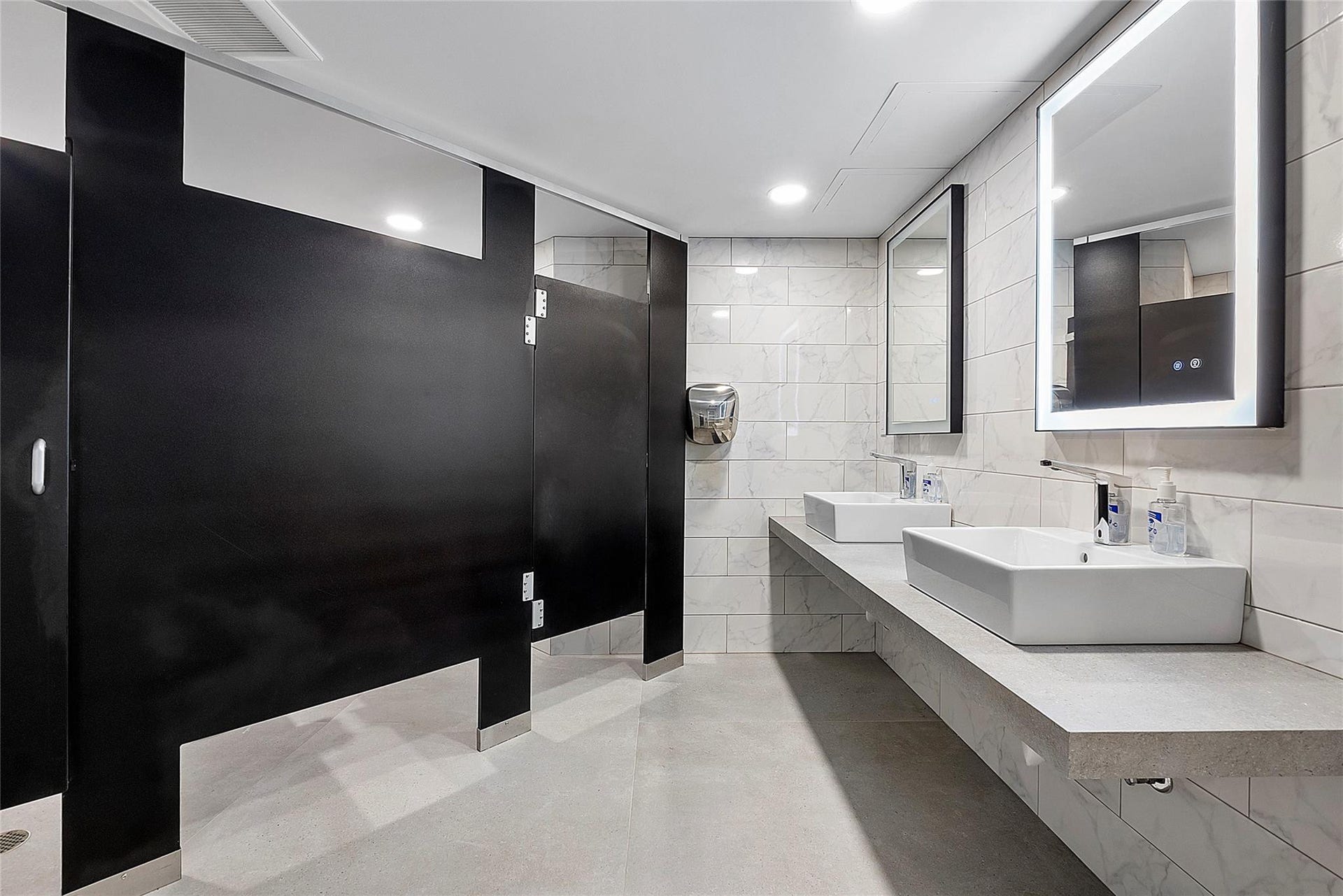 Lobby's Bathroom