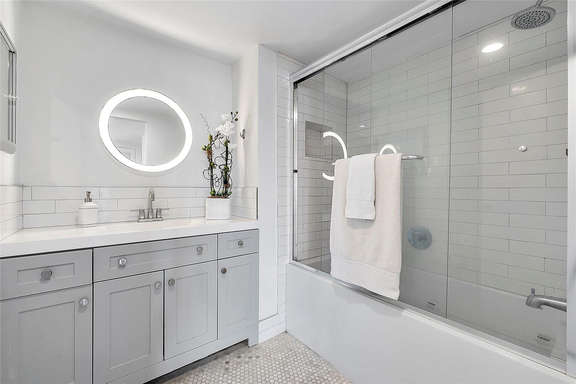 Master Bathtroom