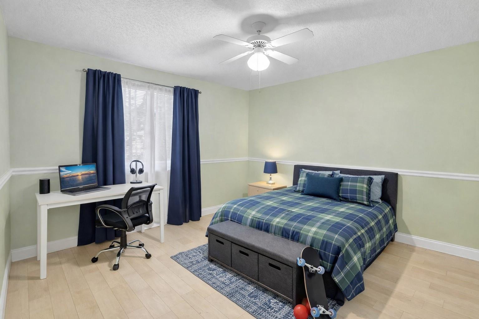 11240 Reveille Road, Cooper City, FL 33026 NONE OF THE BEDROOM WALLS TOUCH