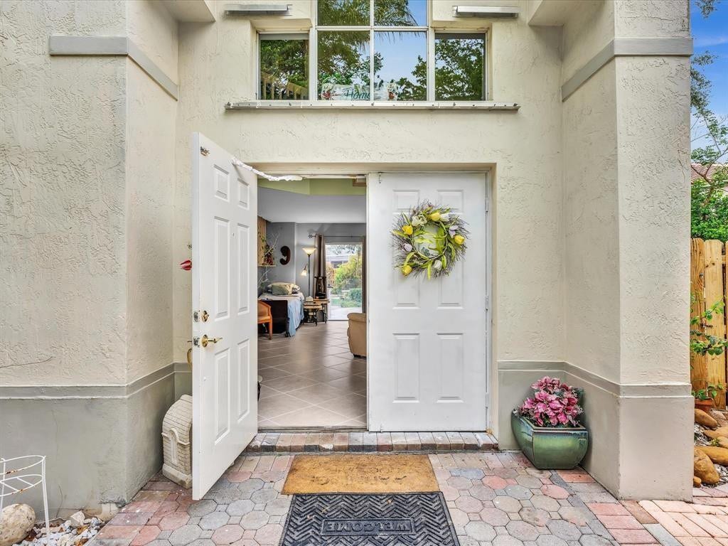 11240 Reveille Road, Cooper City, FL 33026 This makes it so easy for you when you bring your furniture. Your movers will thank you.