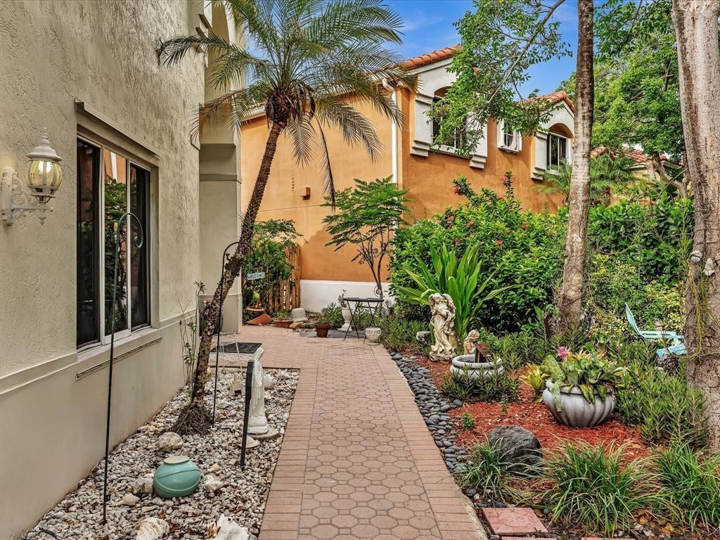 11240 Reveille Road, Cooper City, FL 33026 Walkway