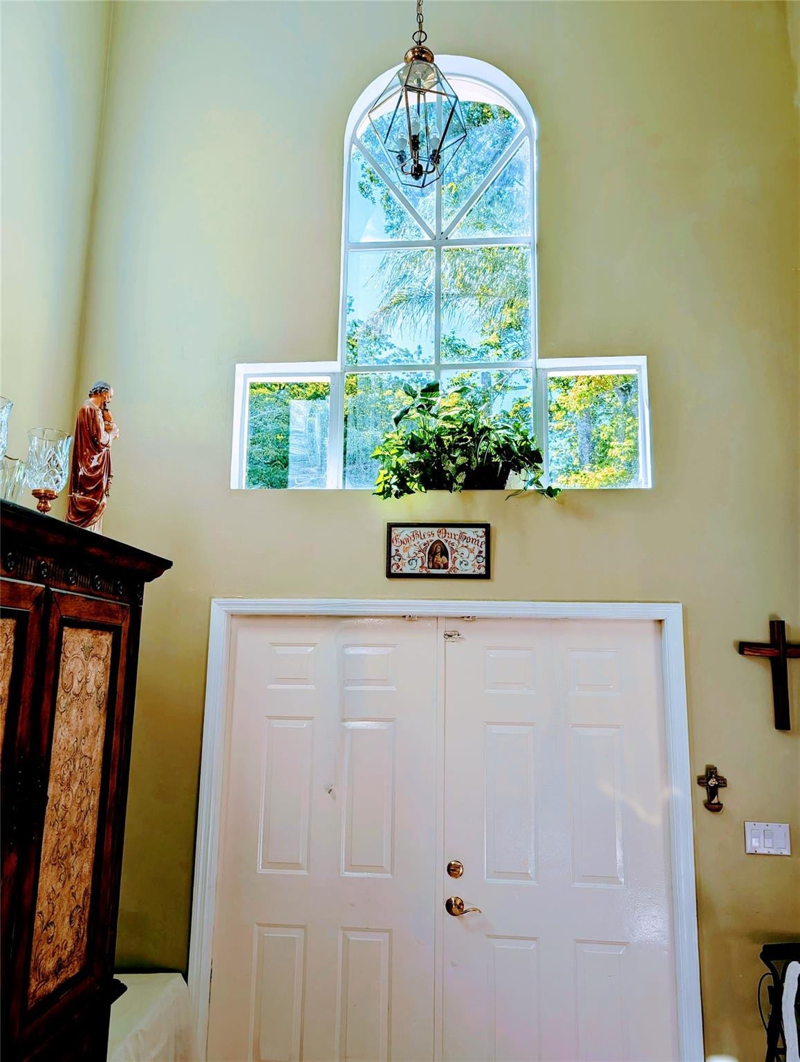 11240 Reveille Road, Cooper City, FL 33026 Lots of natural light flows through this window over the door.