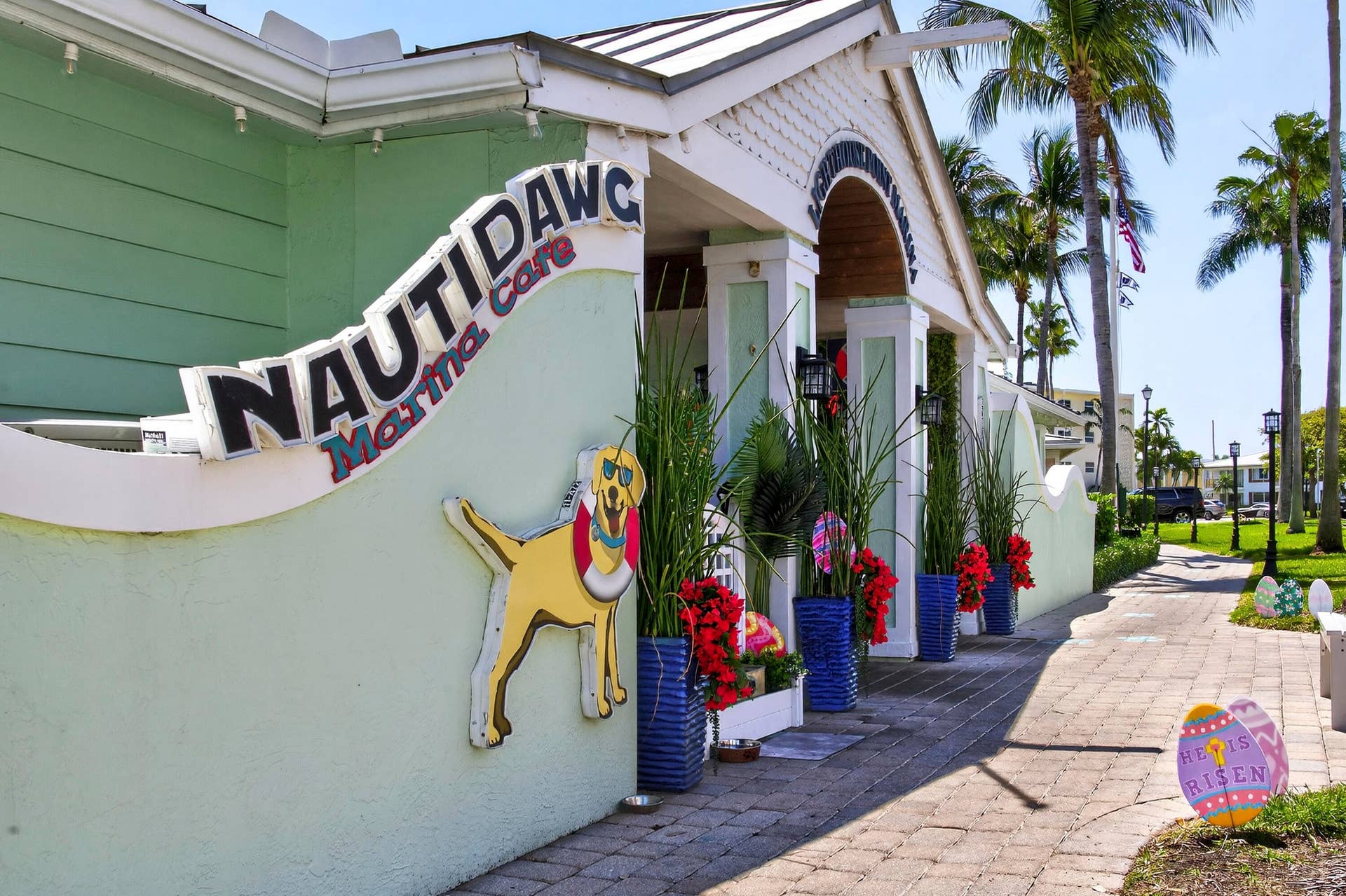 Just a short 34 minute walk from the home, the marina offers slip rentals, boat club access, waterfront dining, and quick Intracoastal and Hillsboro Inlet access.