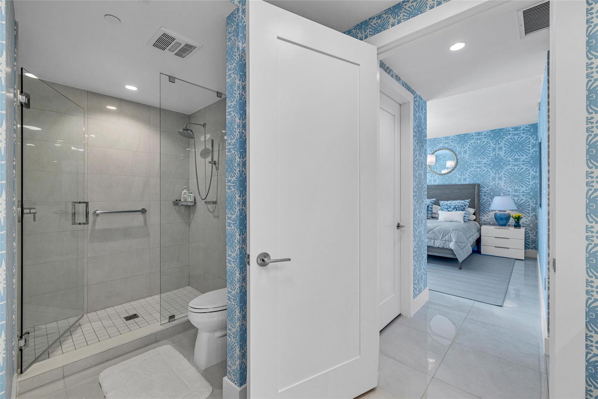 100 E Las Olas Boulevard, #1701, Fort Lauderdale, Fort Lauderdale, FL 33301 100 E Las Olas Boulevard, #1701, Fort Lauderdale, Fort Lauderdale, FL 33301