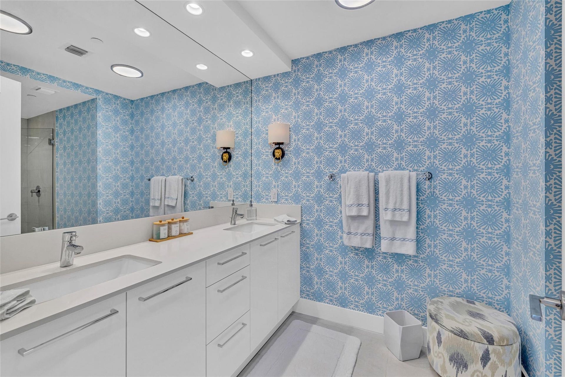 100 E Las Olas Boulevard, #1701, Fort Lauderdale, Fort Lauderdale, FL 33301 100 E Las Olas Boulevard, #1701, Fort Lauderdale, Fort Lauderdale, FL 33301