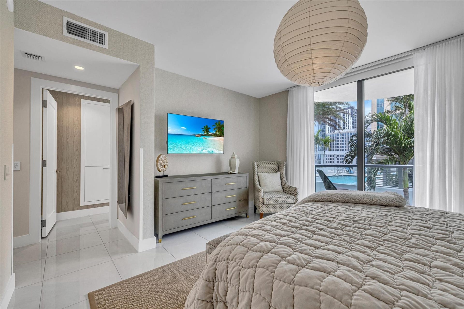 100 E Las Olas Boulevard, #1701, Fort Lauderdale, Fort Lauderdale, FL 33301 100 E Las Olas Boulevard, #1701, Fort Lauderdale, Fort Lauderdale, FL 33301