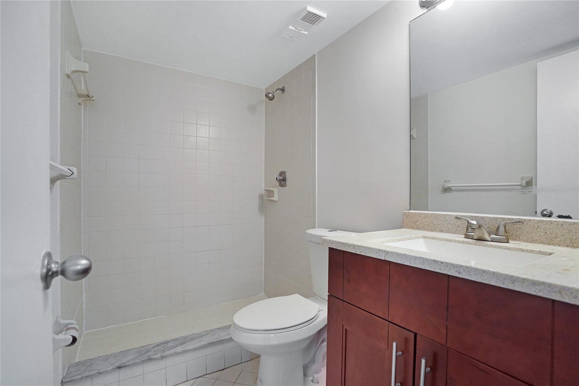 109 Lake Emerald Drive, #110, Oakland Park, Oakland Park, FL 33309