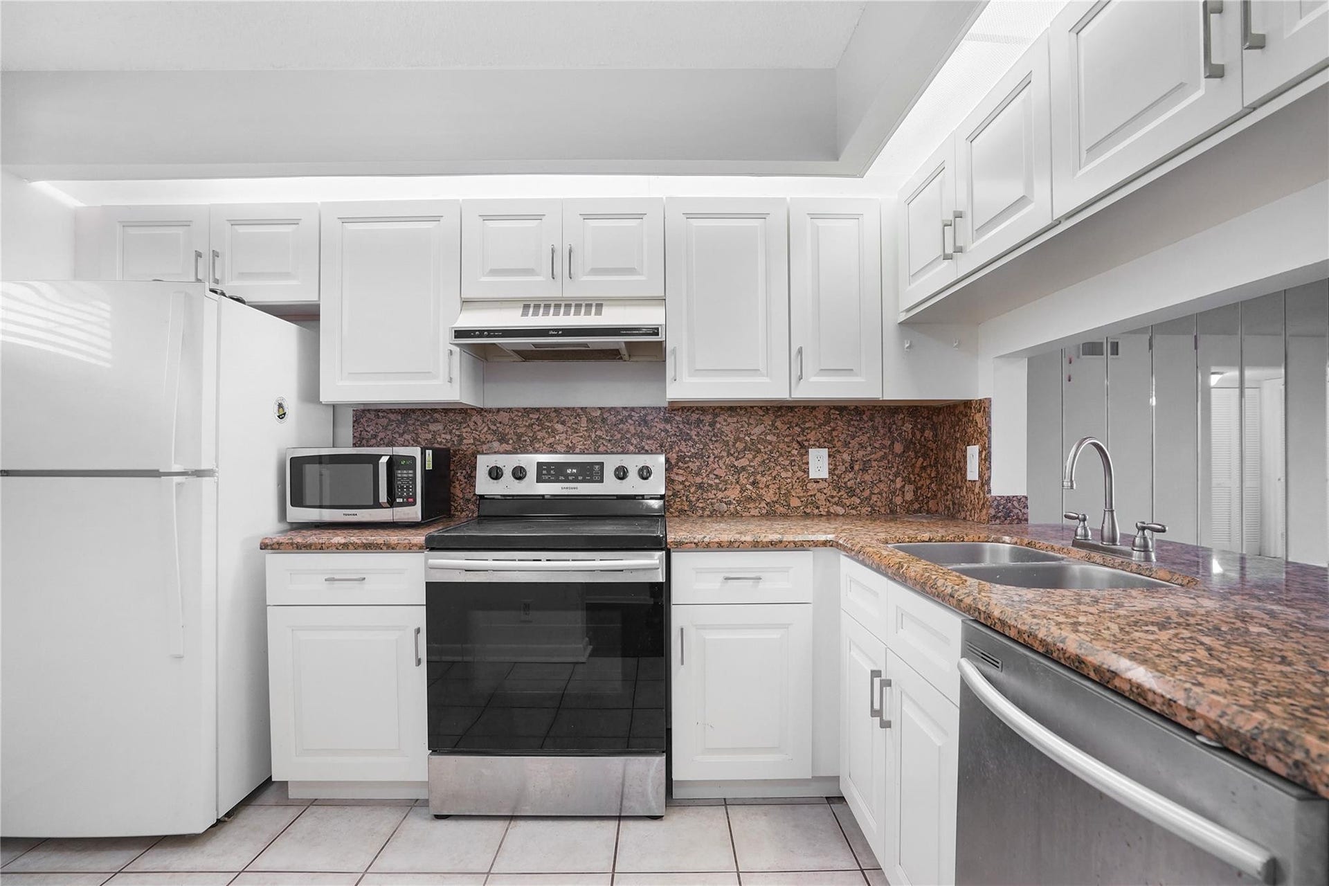 109 Lake Emerald Drive, #110, Oakland Park, Oakland Park, FL 33309