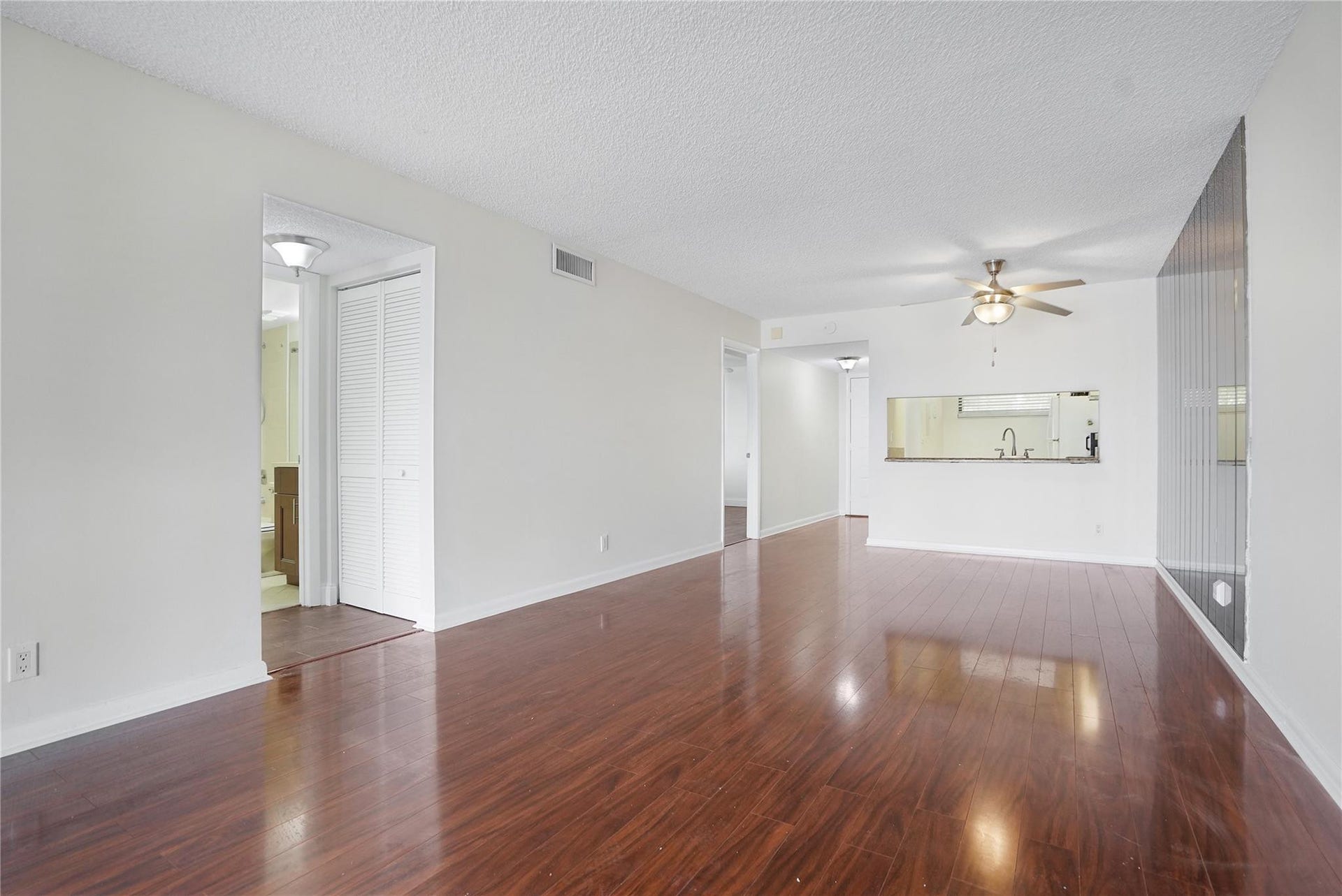 109 Lake Emerald Drive, #110, Oakland Park, Oakland Park, FL 33309