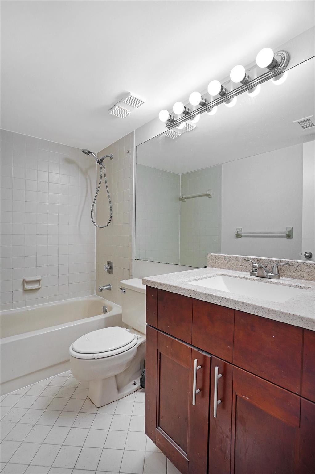 109 Lake Emerald Drive, #110, Oakland Park, Oakland Park, FL 33309