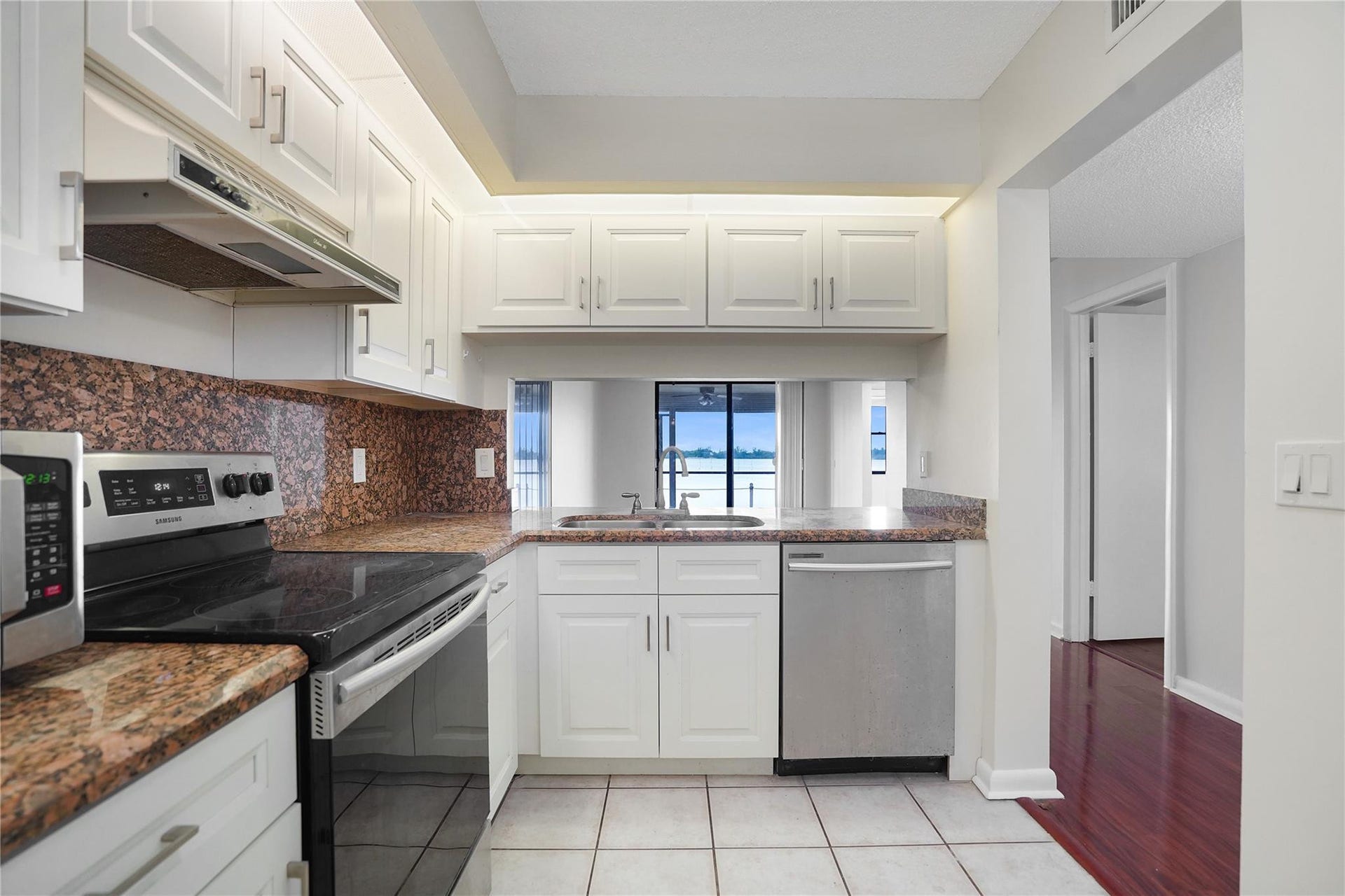 109 Lake Emerald Drive, #110, Oakland Park, Oakland Park, FL 33309