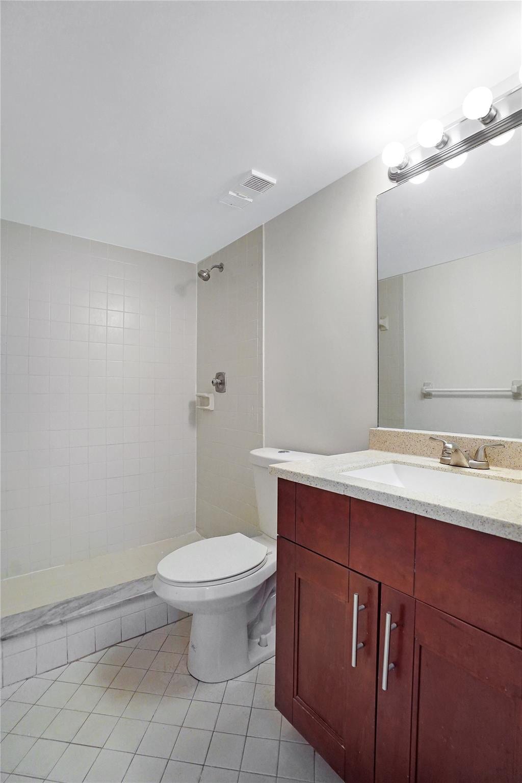 109 Lake Emerald Drive, #110, Oakland Park, Oakland Park, FL 33309