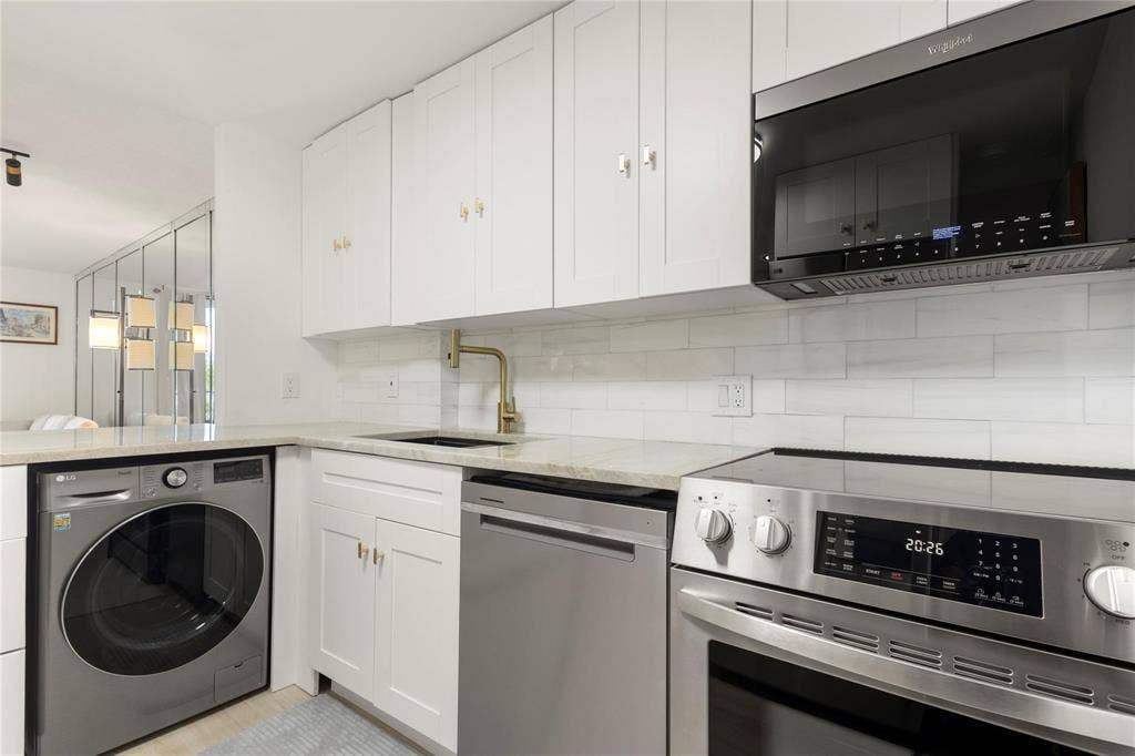 2000 S Ocean Boulevard, #2p, Lauderdale By The Sea, Lauderdale By The Sea, FL 33062 Kitchen
