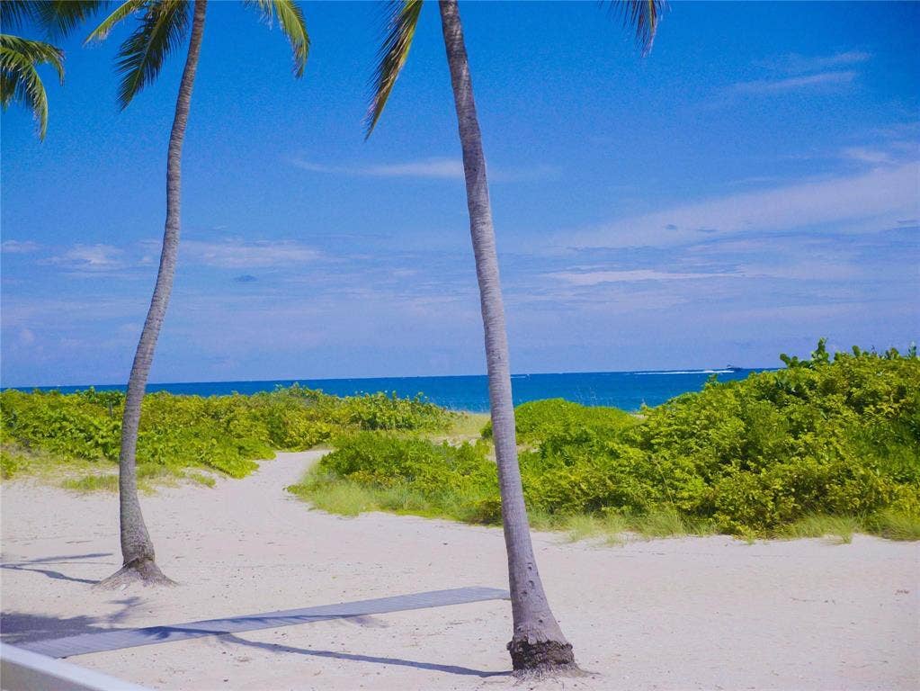 2000 S Ocean Boulevard, #2p, Lauderdale By The Sea, Lauderdale By The Sea, FL 33062 Ocean entrance